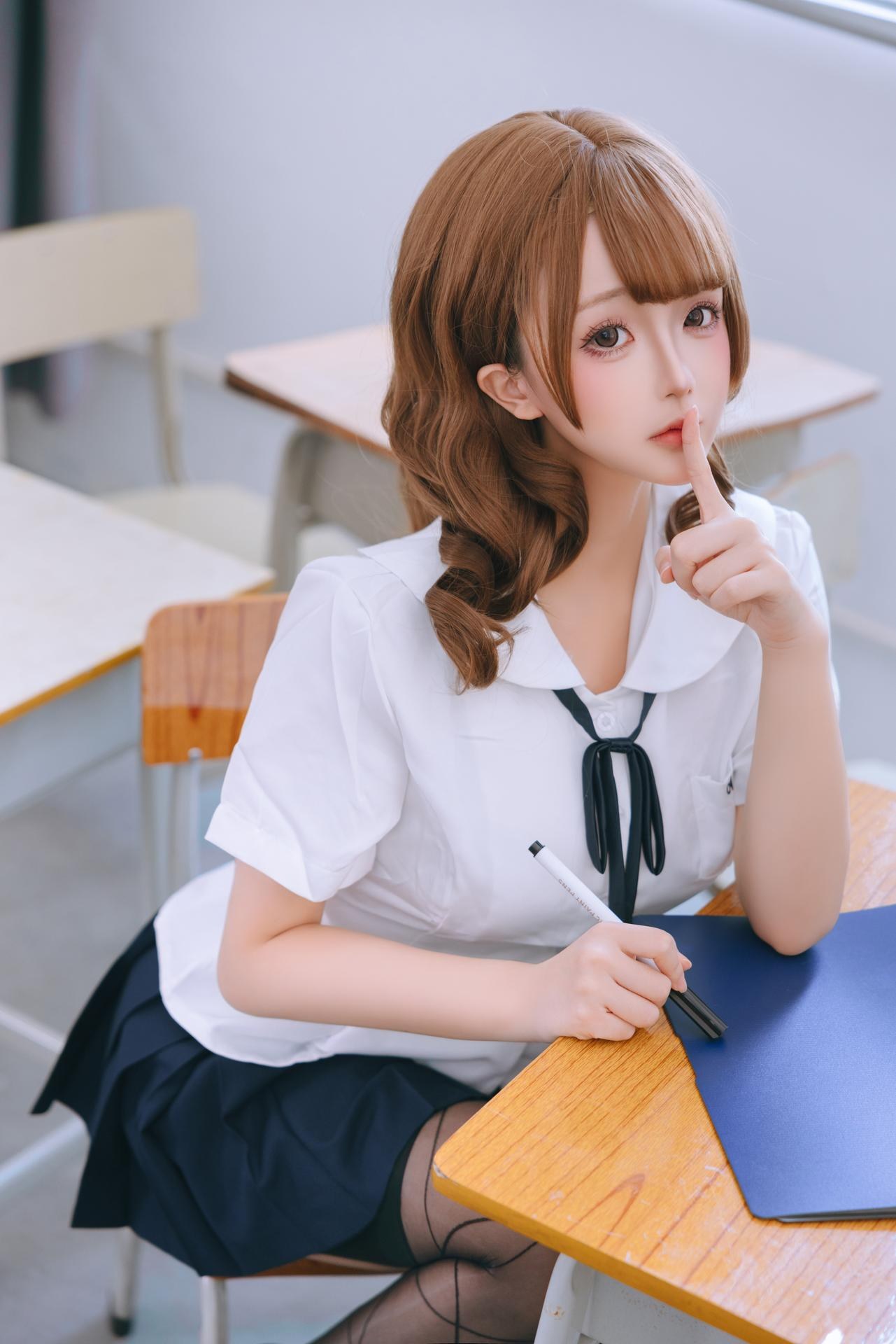 [私房] 日奈娇 - 心理委员：白衬衫制服教室私房 黒ストッキング 大胆 188P16G7V