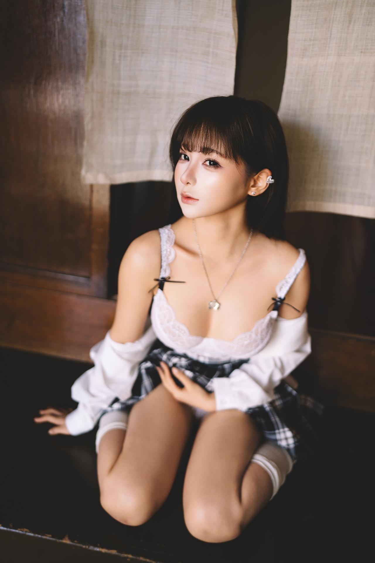 [私房] 蠢沫沫 - JK：白シャツJK制服白ストッキング私房 32P