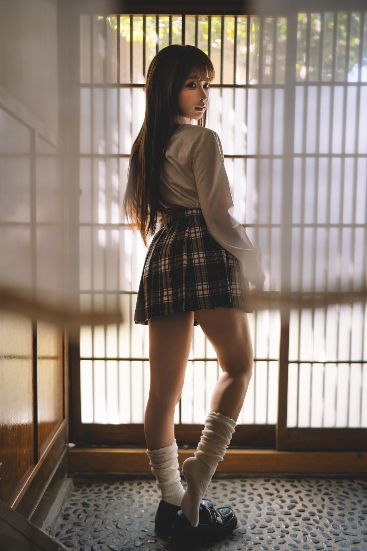 [私房] 蠢沫沫 - JK：白シャツJK制服白ストッキング私房 32P