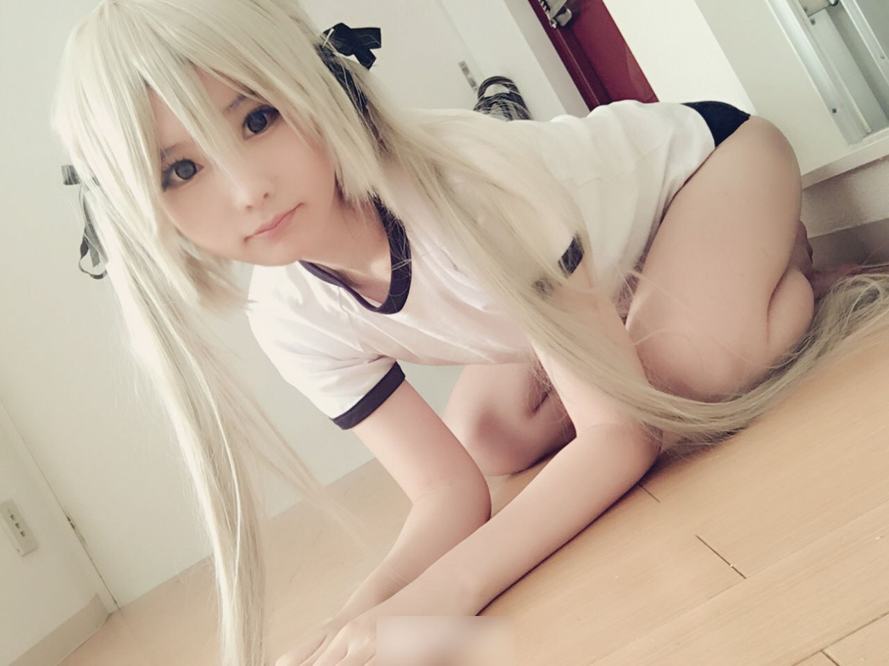 [cosplay] 习呆呆 - 春日野穹体操服：白髪ロング脚露点再現 30P2V