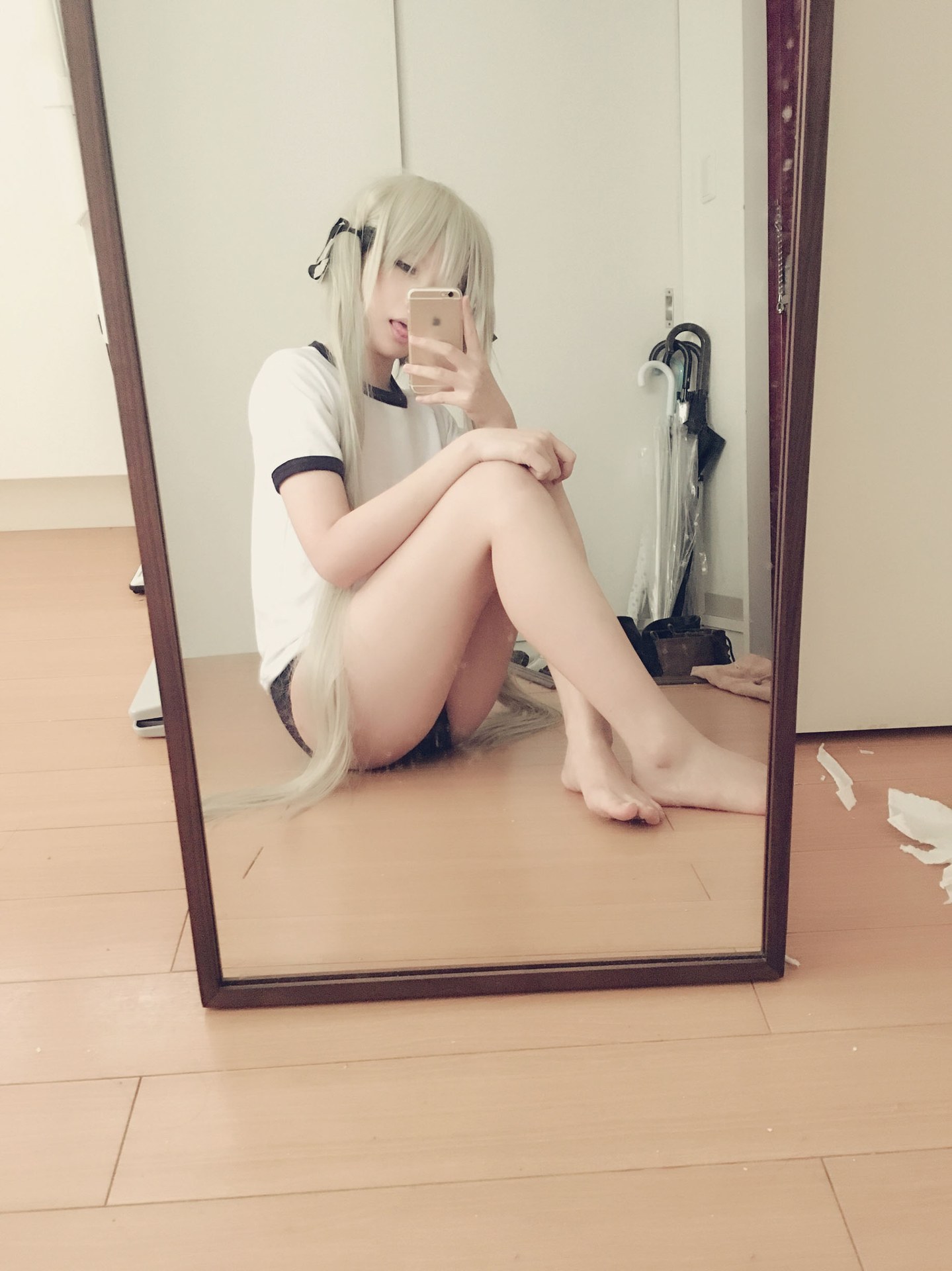 [cosplay] 习呆呆 - 春日野穹体操服：白发长腿露点还原 30P2V