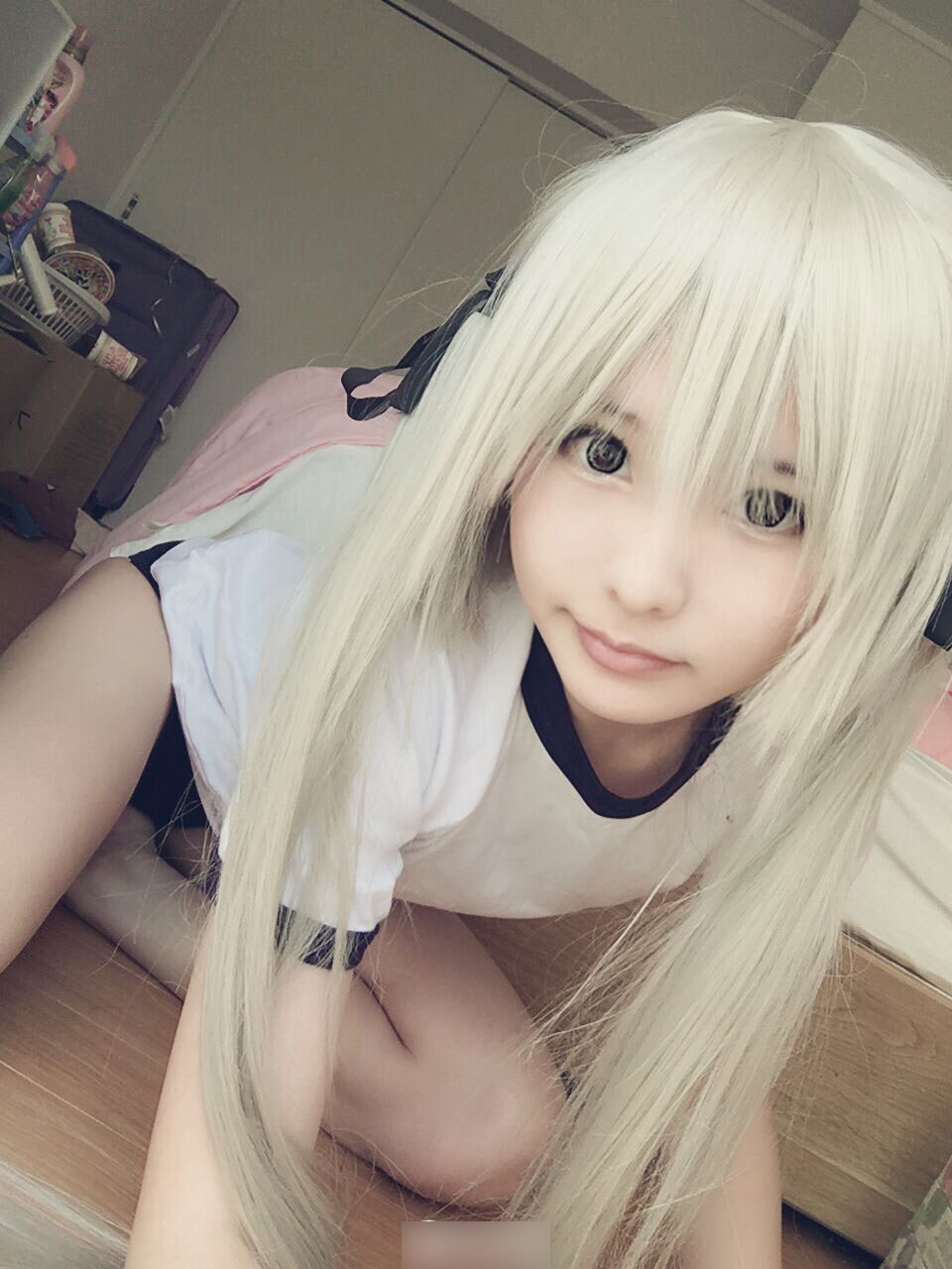 [cosplay] 习呆呆 - 春日野穹体操服：白髪ロング脚露点再現 30P2V
