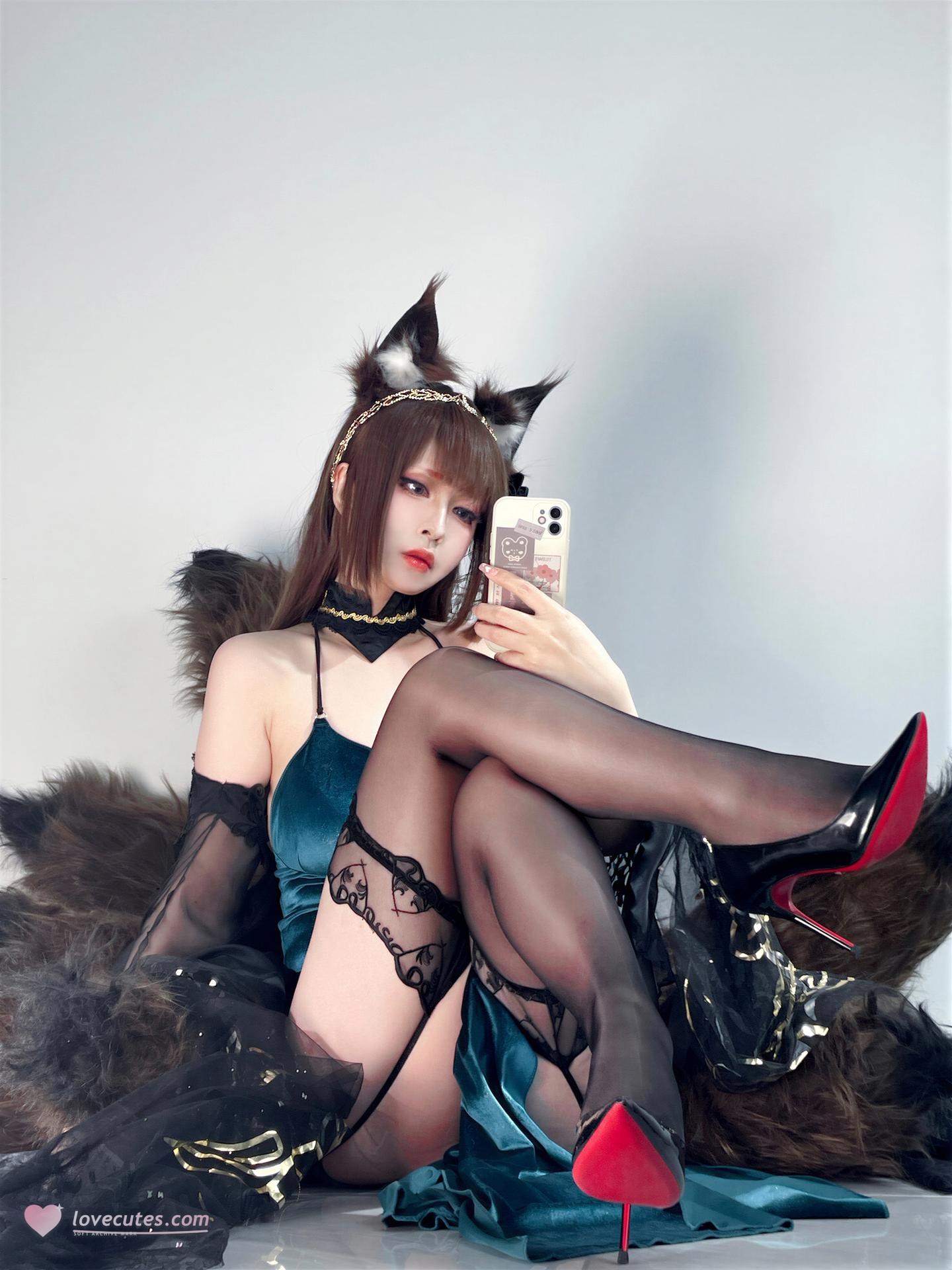 Ban Ban Zi Cosplay Amagi Azur Lane 62P10V