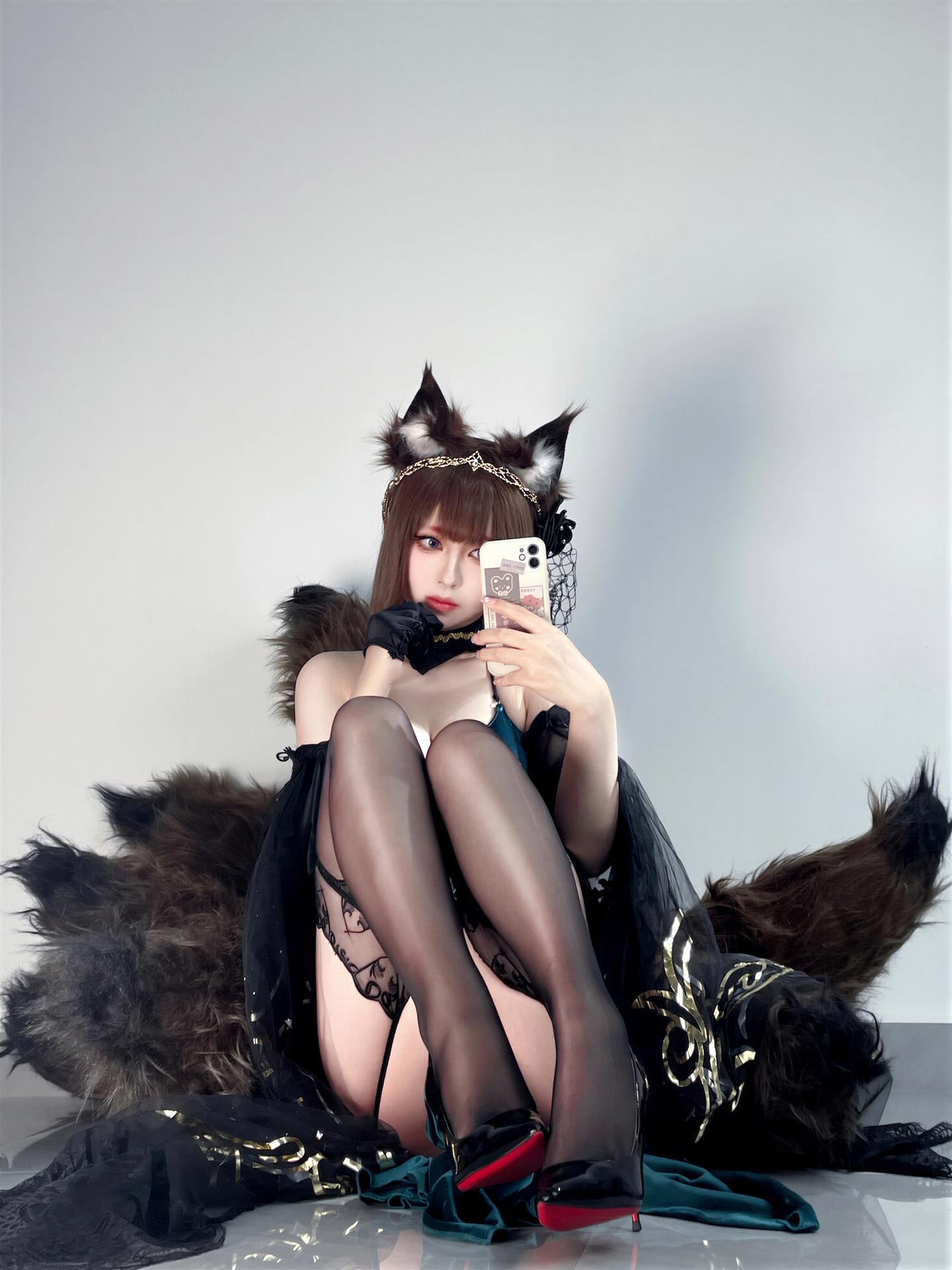 Ban Ban Zi Cosplay Amagi Azur Lane 62P10V