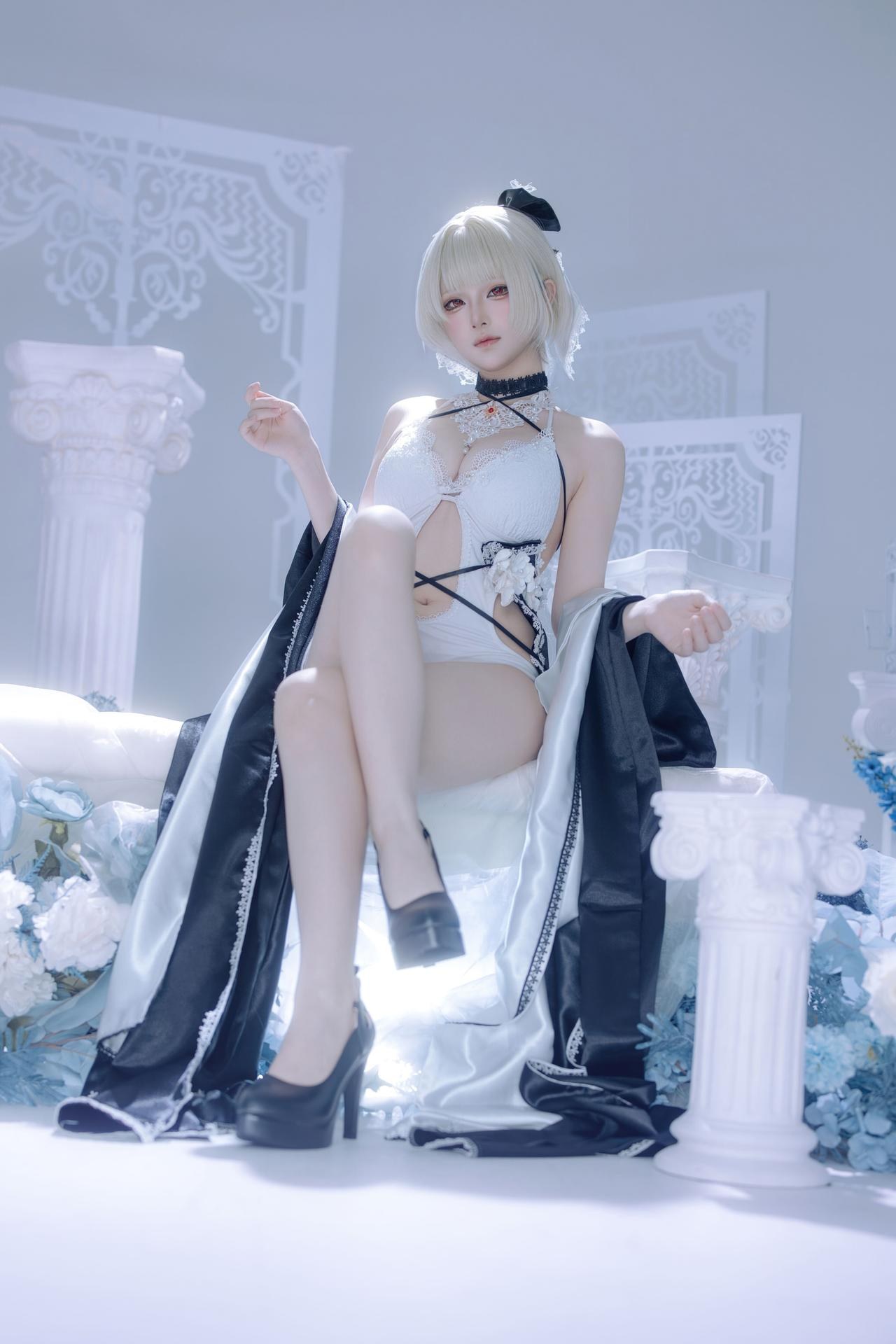 [cosplay] 屿鱼 - 碧蓝航线 可畏 同人礼服：黑白礼服白丝美腿冰蓝布景 63P