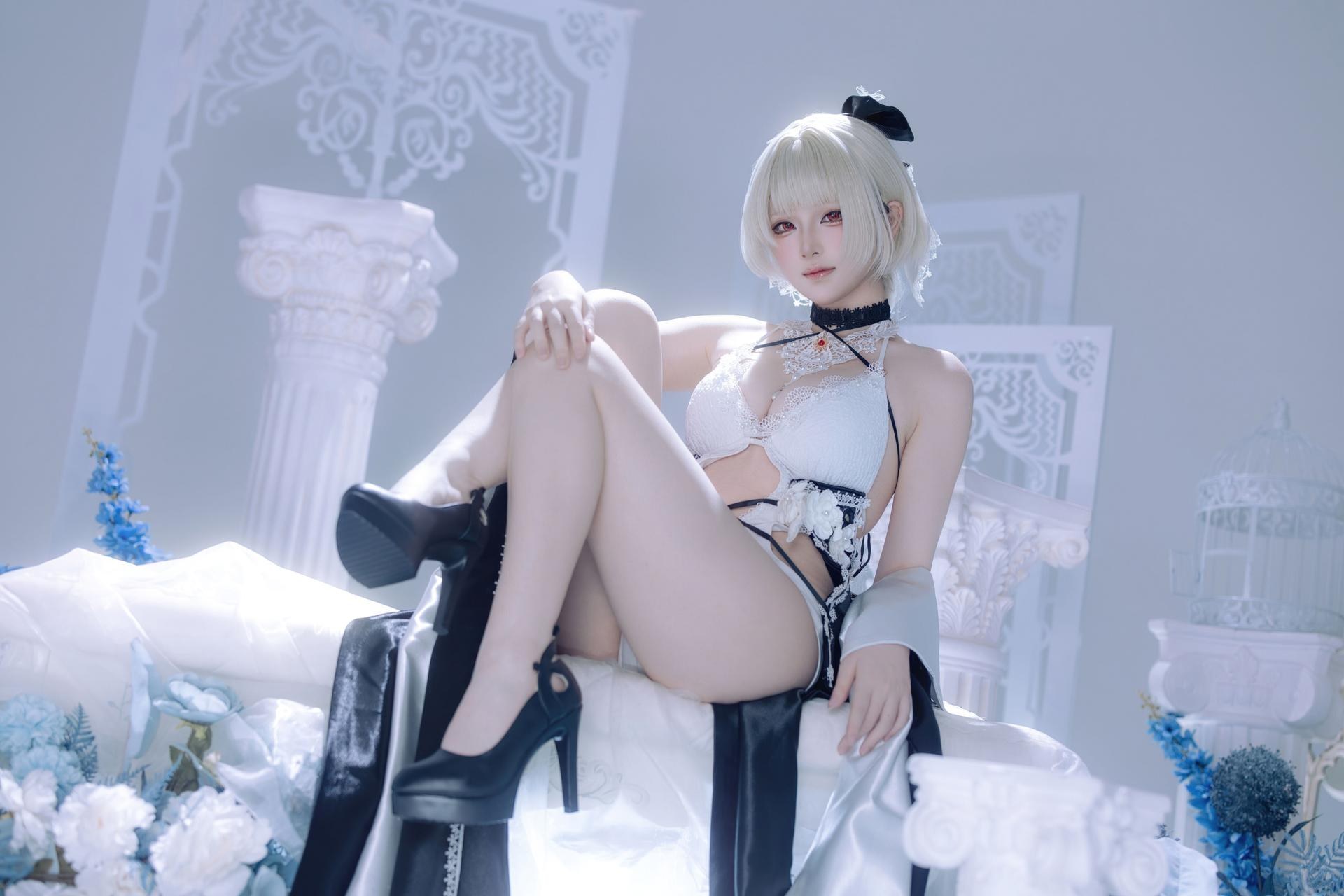 [cosplay] 屿鱼 - 碧蓝航线 可畏 同人礼服：黑白礼服白丝美腿冰蓝布景 63P