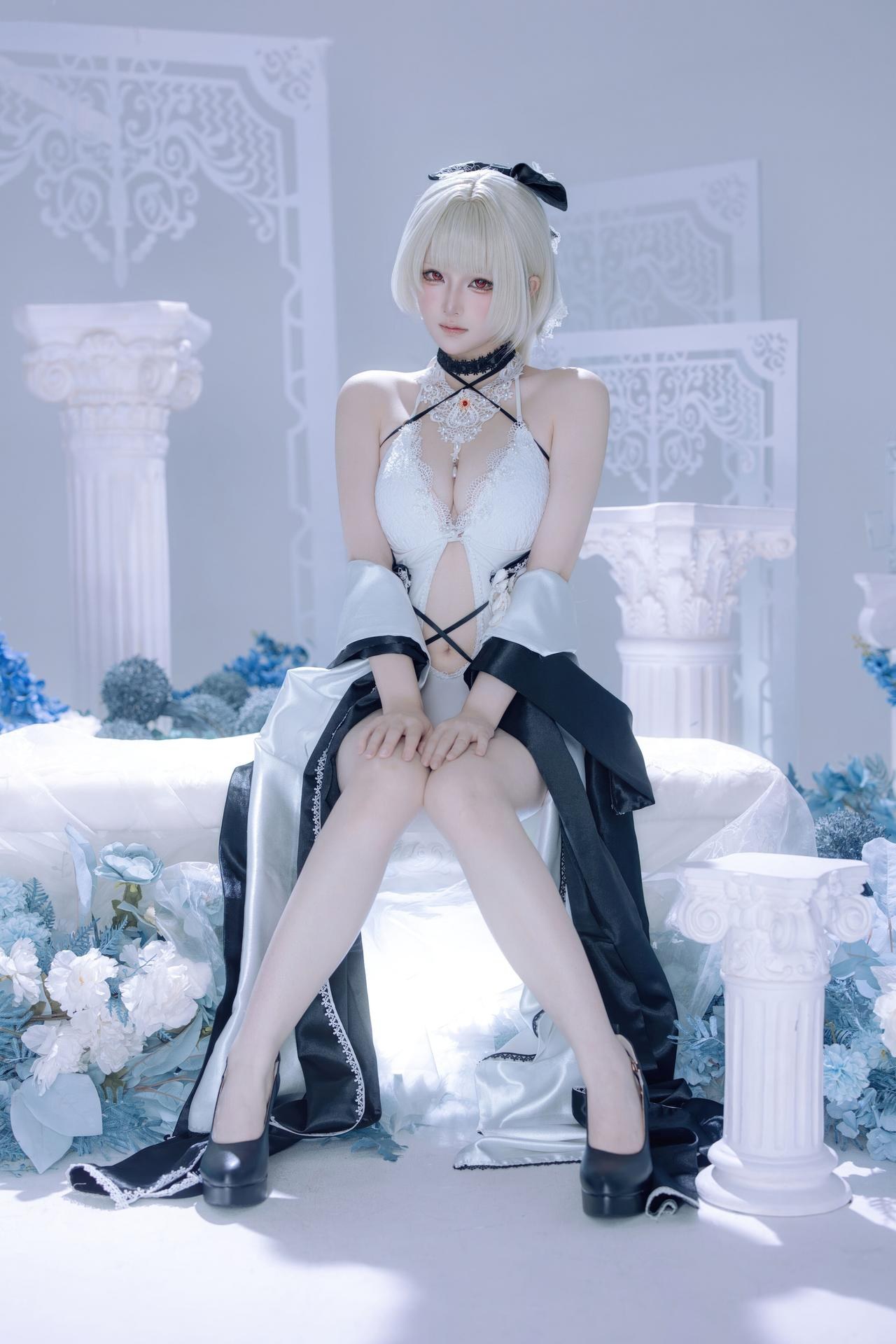 [cosplay] 屿鱼 - 碧蓝航线 可畏 同人礼服：黑白礼服白丝美腿冰蓝布景 63P