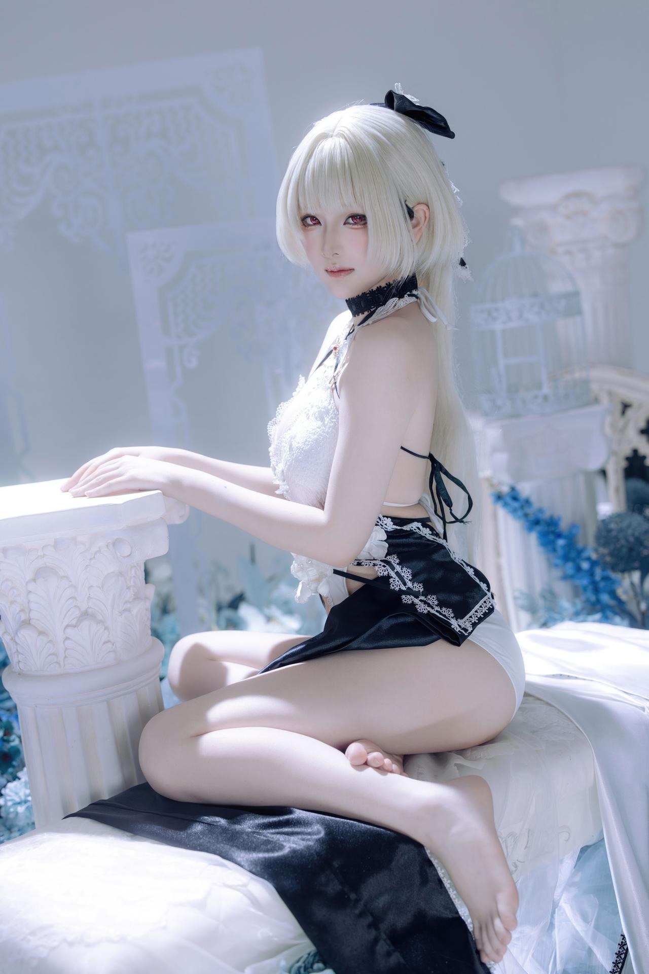 [cosplay] 屿鱼 - 碧蓝航线 可畏 同人礼服：黑白礼服白丝美腿冰蓝布景 63P