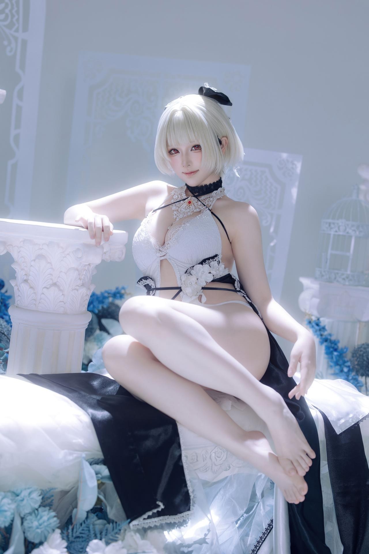 [cosplay] 屿鱼 - 碧蓝航线 可畏 同人礼服：黑白礼服白丝美腿冰蓝布景 63P
