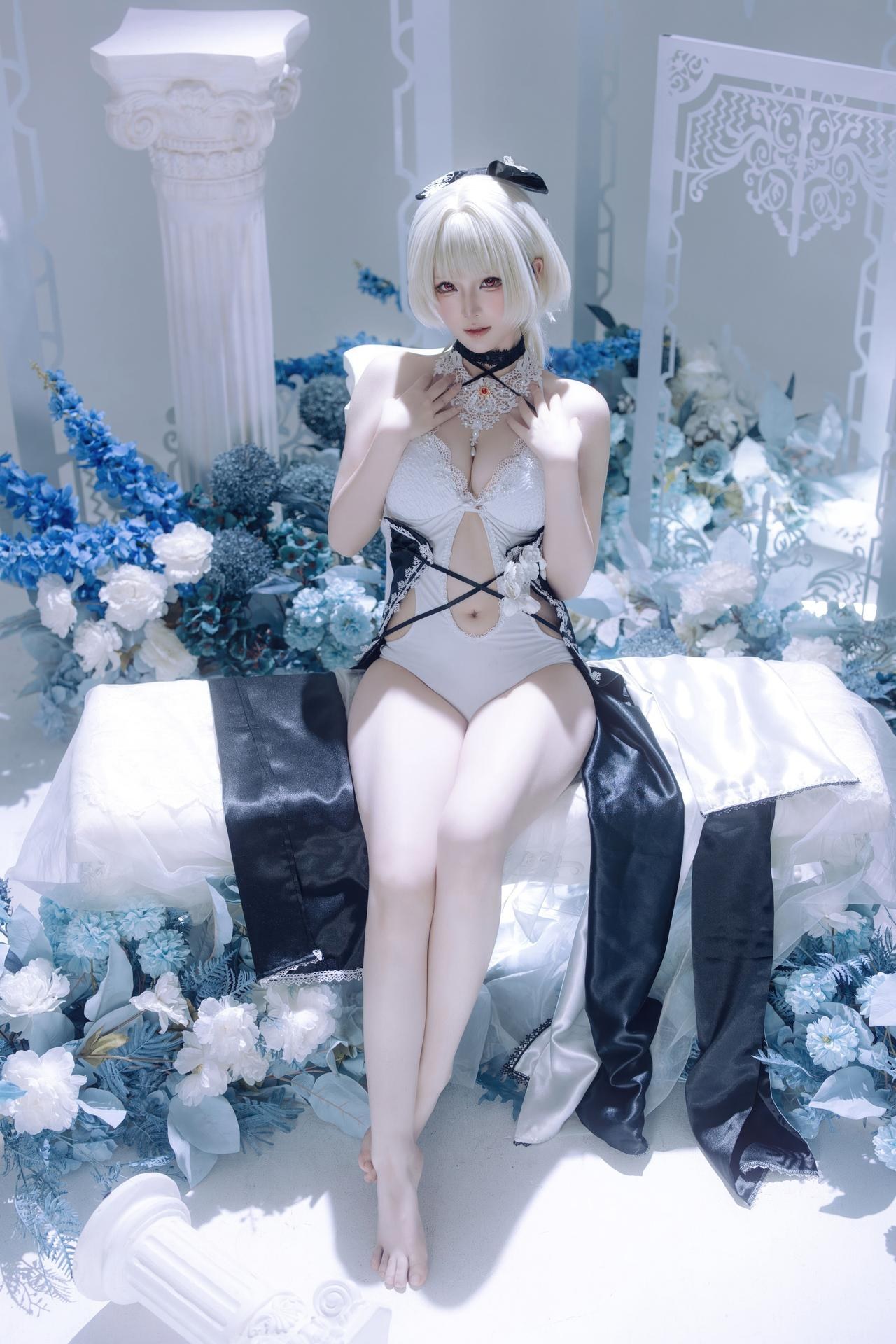 [cosplay] 屿鱼 - 碧蓝航线 可畏 同人礼服：黑白礼服白丝美腿冰蓝布景 63P