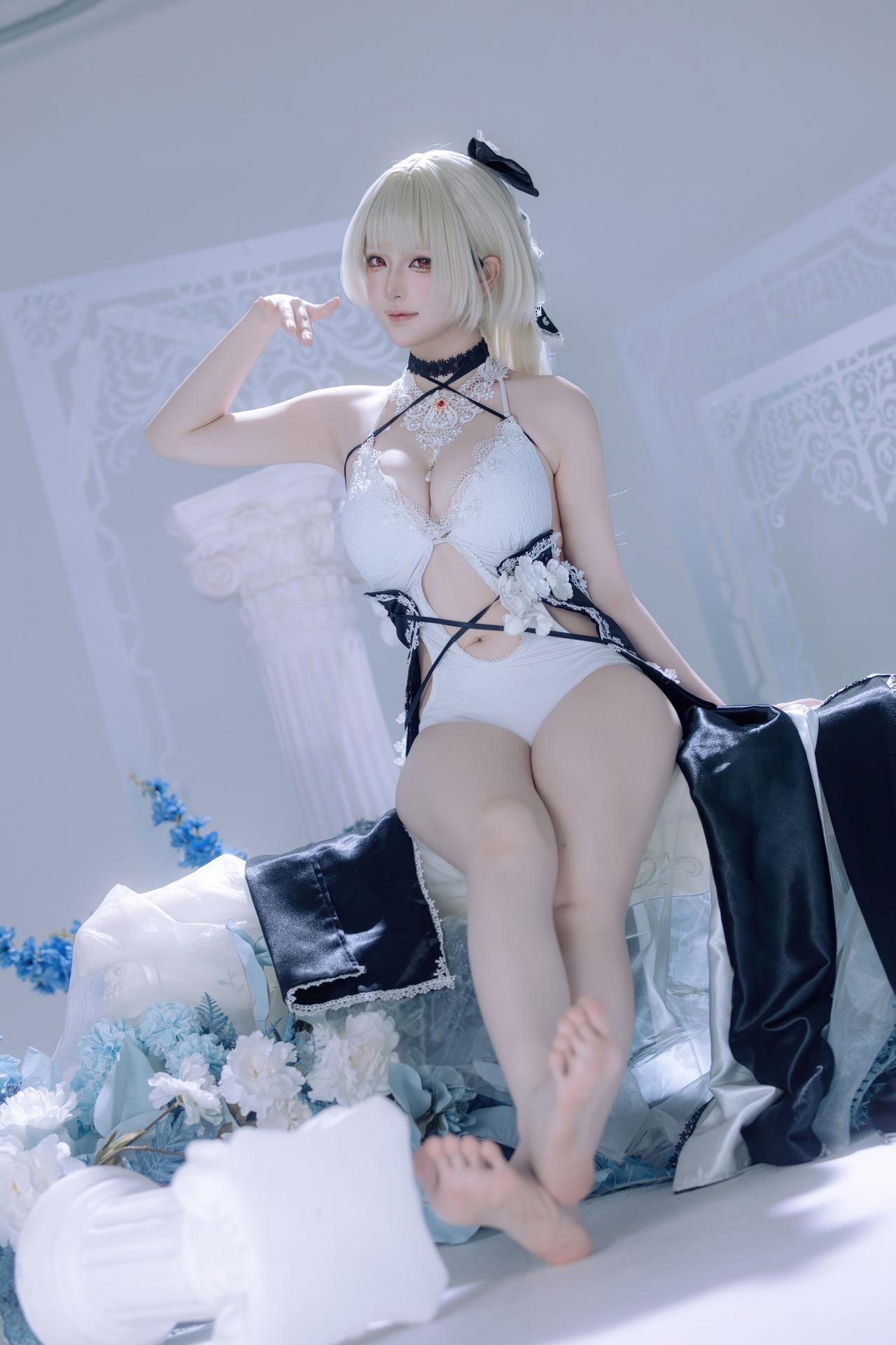 [cosplay] 屿鱼 - 碧蓝航线 可畏 同人礼服：黑白礼服白丝美腿冰蓝布景 63P