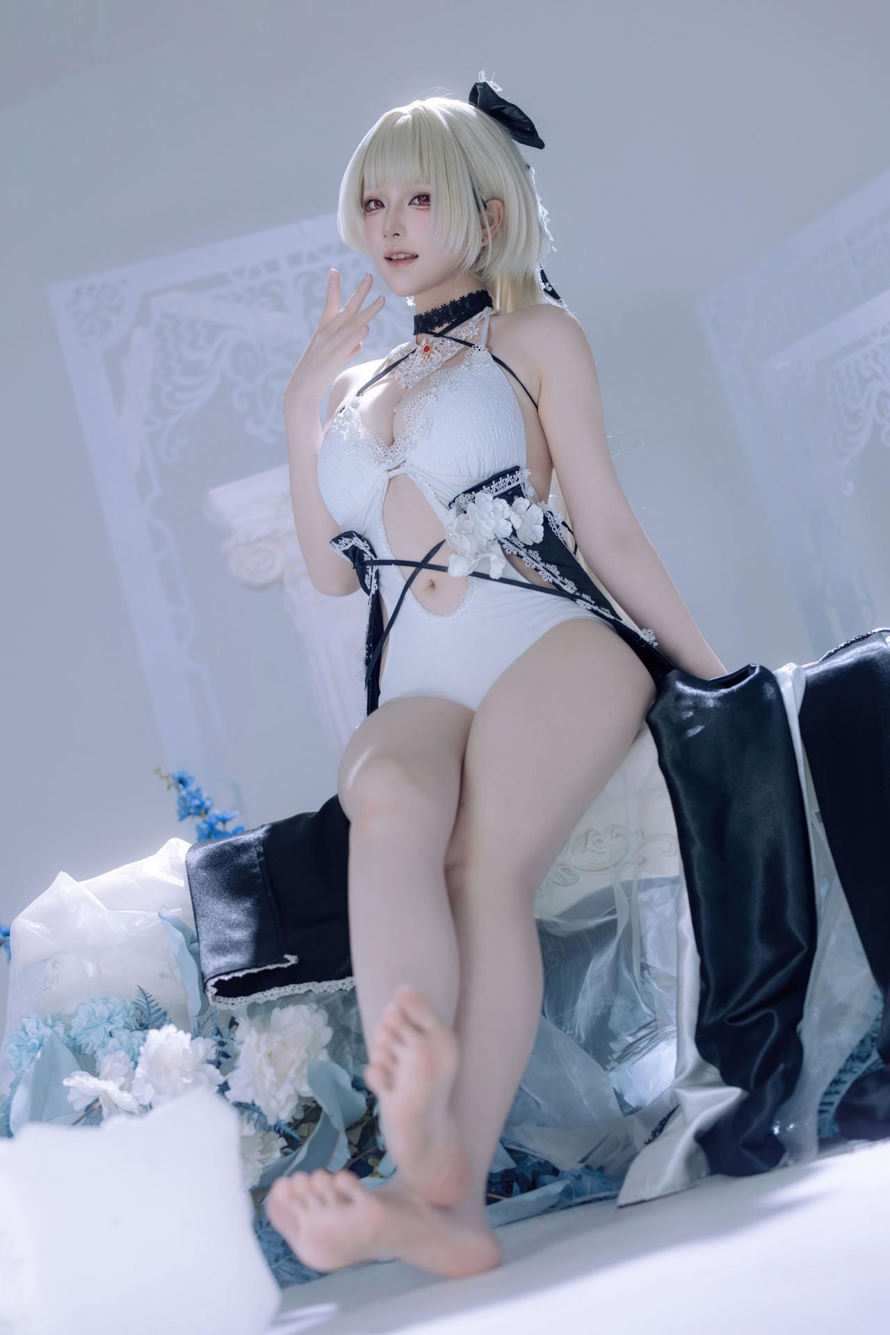 [cosplay] 屿鱼 - 碧蓝航线 可畏 同人礼服：黑白礼服白丝美腿冰蓝布景 63P