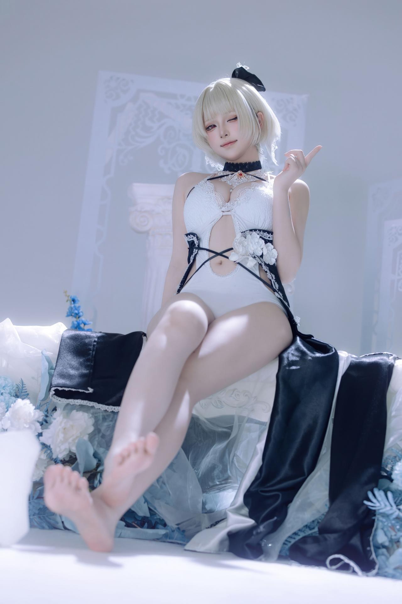 [cosplay] 屿鱼 - 碧蓝航线 可畏 同人礼服：黑白礼服白丝美腿冰蓝布景 63P