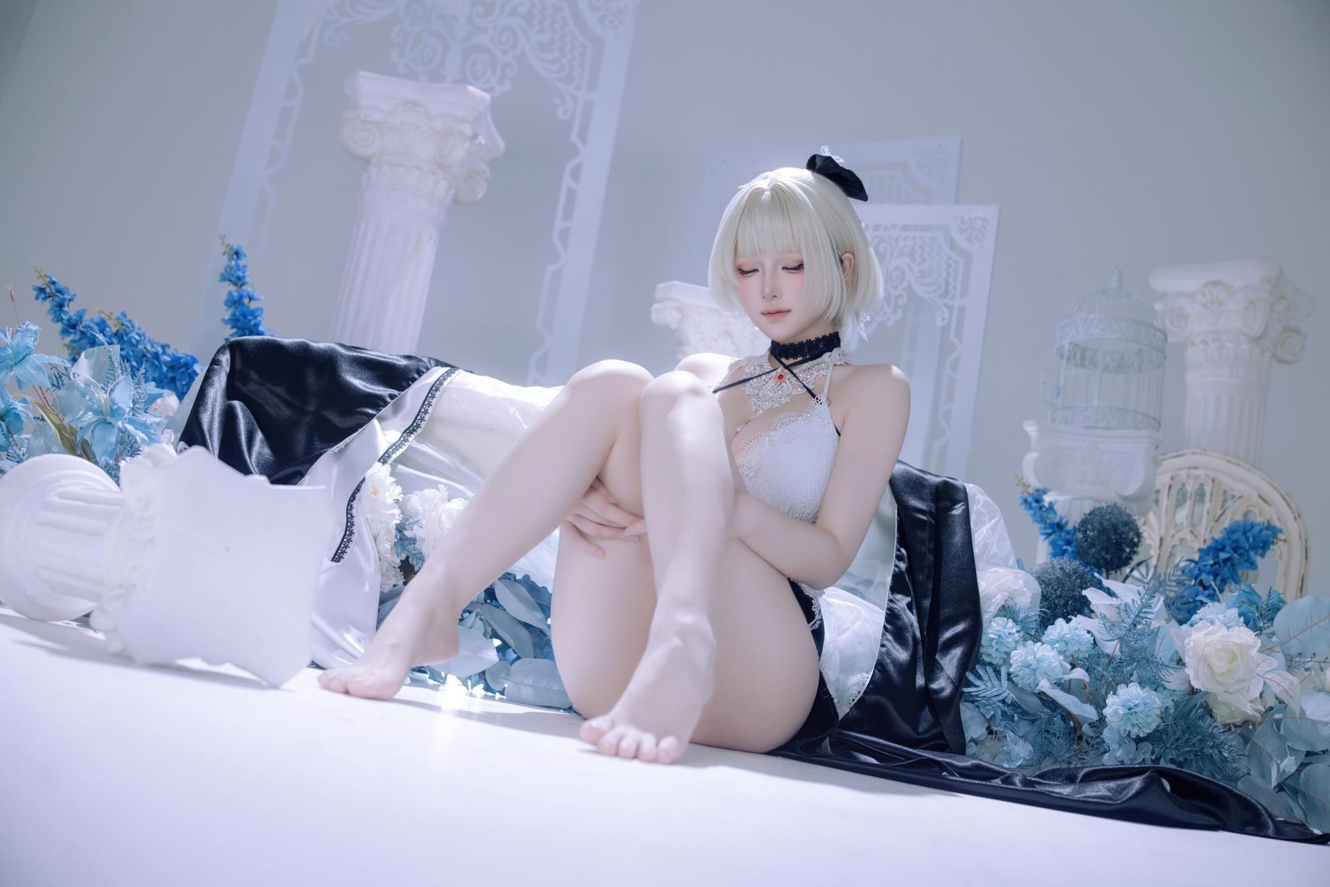 [cosplay] 屿鱼 - 碧蓝航线 可畏 同人礼服：黑白礼服白丝美腿冰蓝布景 63P