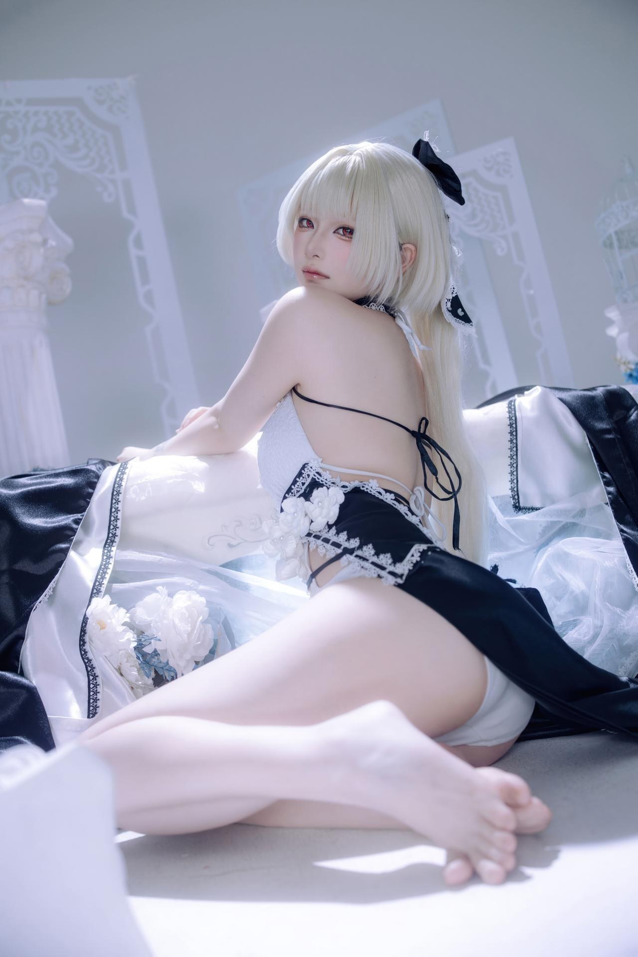 [cosplay] 屿鱼 - 碧蓝航线 可畏 同人礼服：黑白礼服白丝美腿冰蓝布景 63P