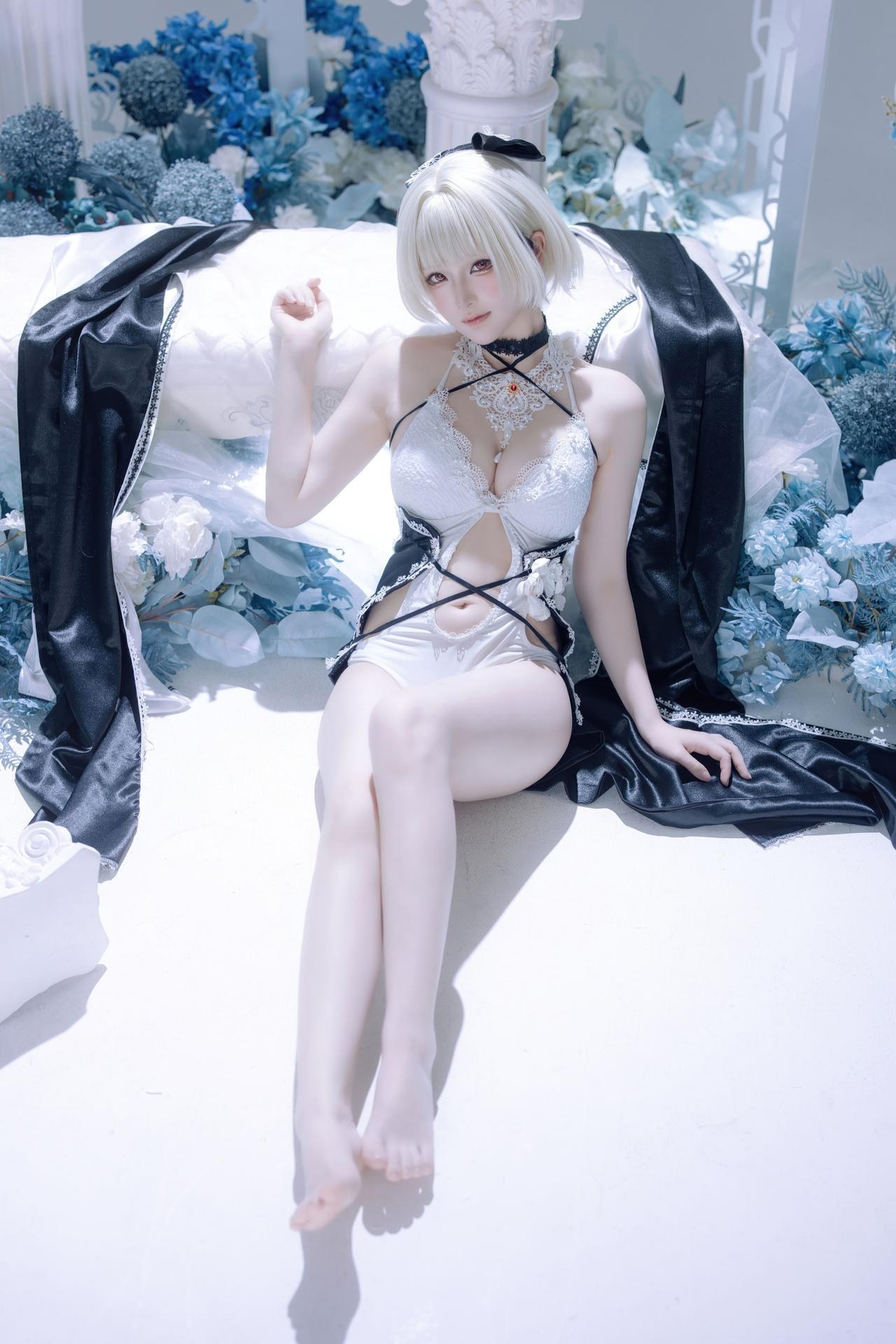 [cosplay] 屿鱼 - 碧蓝航线 可畏 同人礼服：黑白礼服白丝美腿冰蓝布景 63P