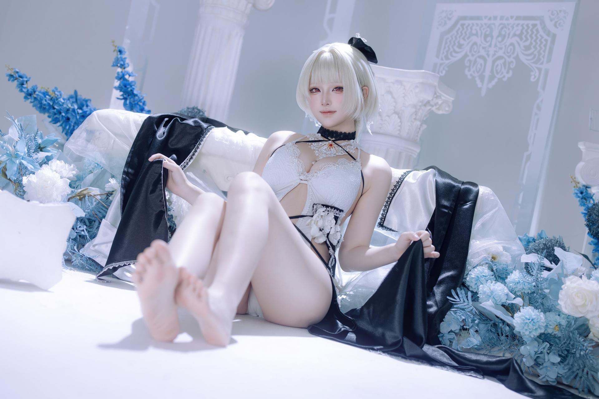[cosplay] 屿鱼 - 碧蓝航线 可畏 同人礼服：黑白礼服白丝美腿冰蓝布景 63P