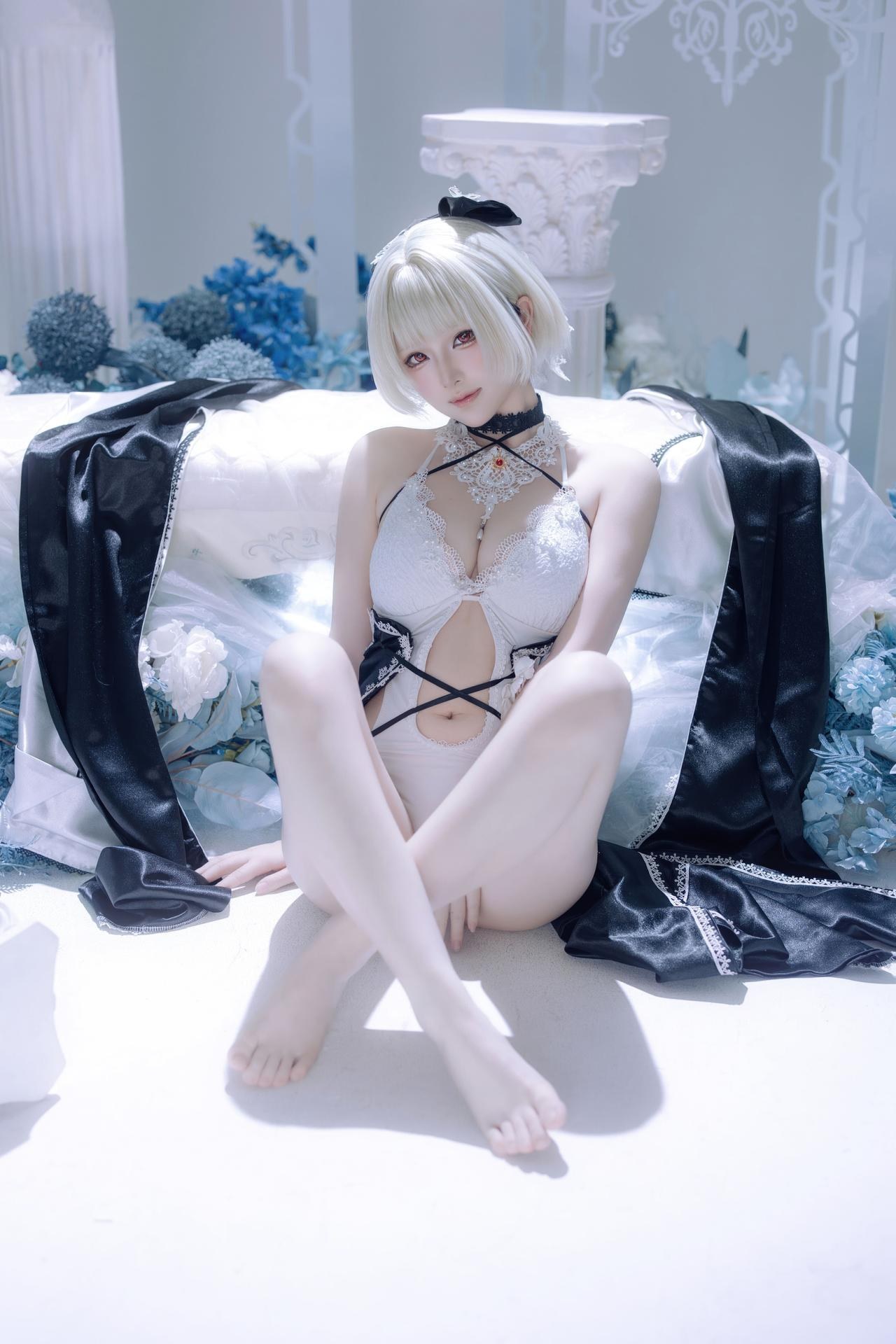 [cosplay] 屿鱼 - 碧蓝航线 可畏 同人礼服：黑白礼服白丝美腿冰蓝布景 63P