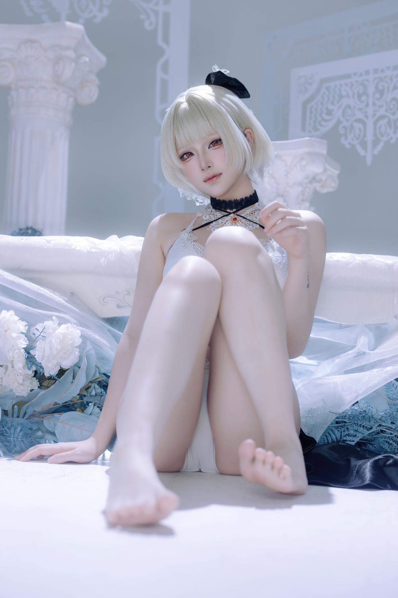 [cosplay] 屿鱼 - 碧蓝航线 可畏 同人礼服：黑白礼服白丝美腿冰蓝布景 63P
