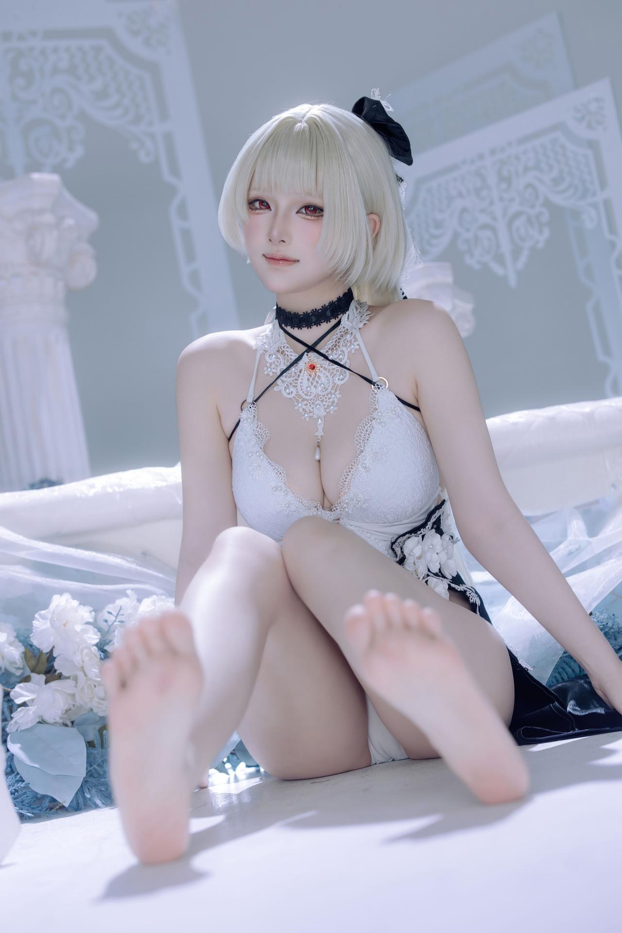 [cosplay] 屿鱼 - 碧蓝航线 可畏 同人礼服：黑白礼服白丝美腿冰蓝布景 63P