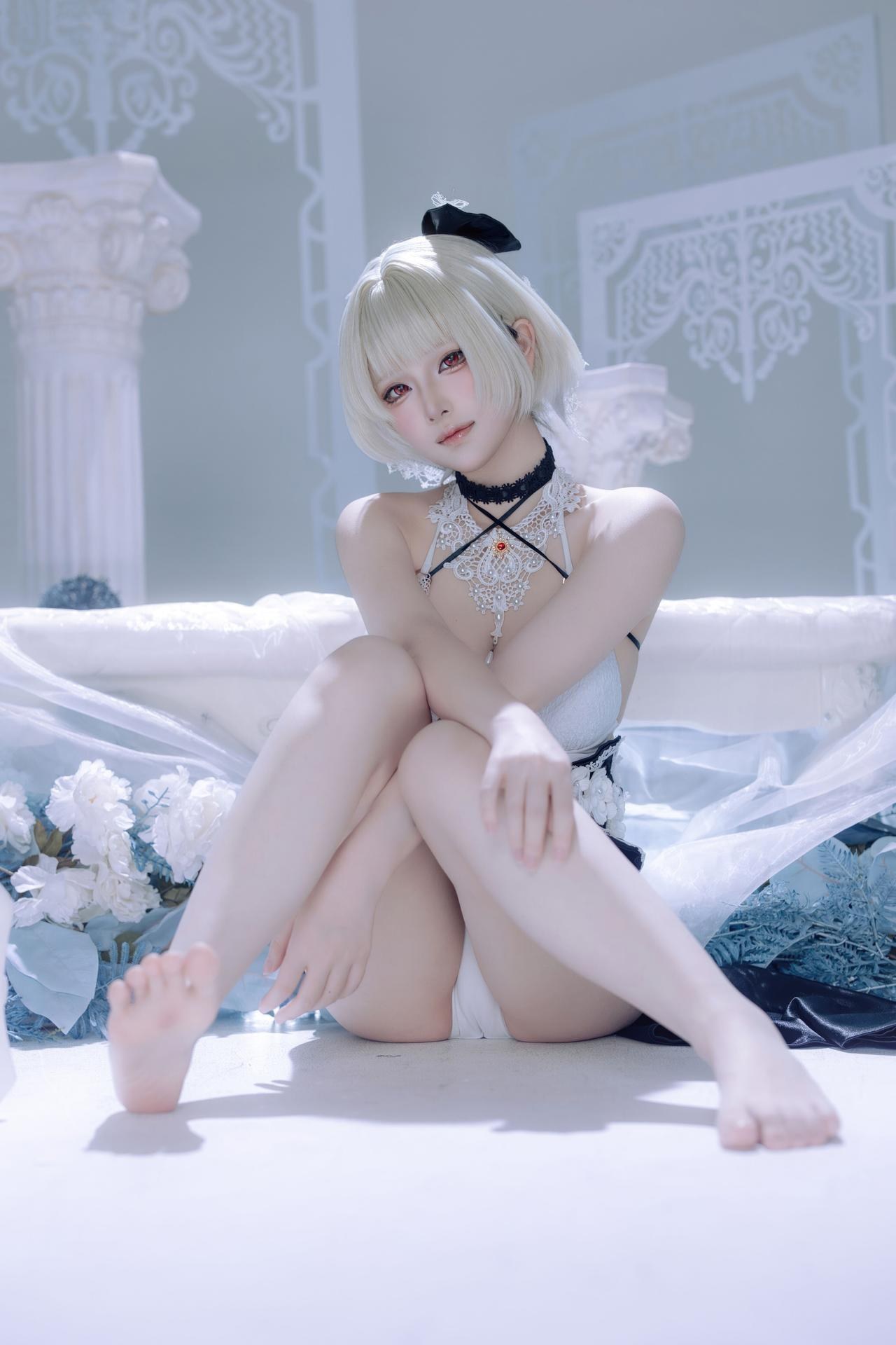 [cosplay] 屿鱼 - 碧蓝航线 可畏 同人礼服：黑白礼服白丝美腿冰蓝布景 63P