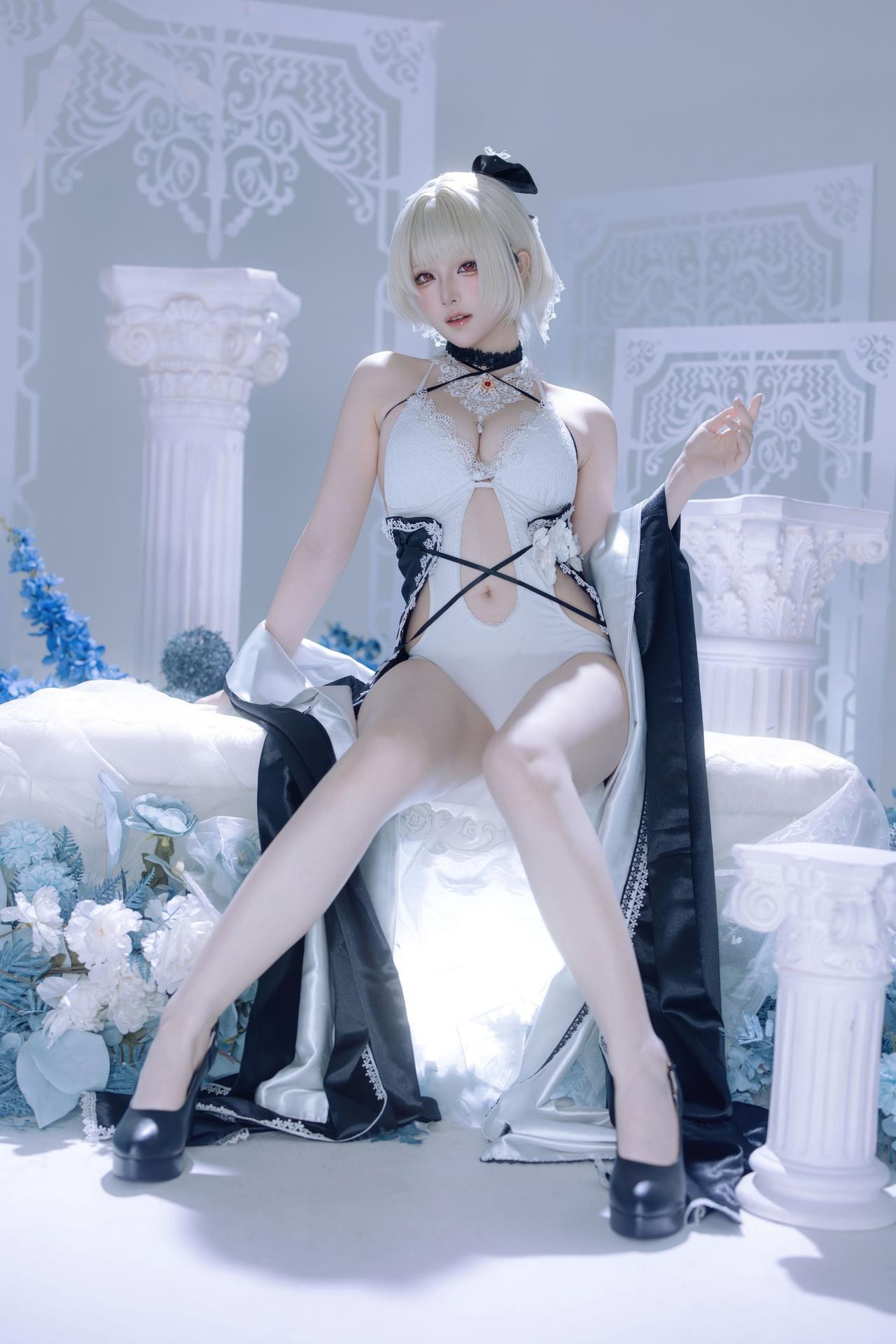 [cosplay] 屿鱼 - 碧蓝航线 可畏 同人礼服：黑白礼服白丝美腿冰蓝布景 63P