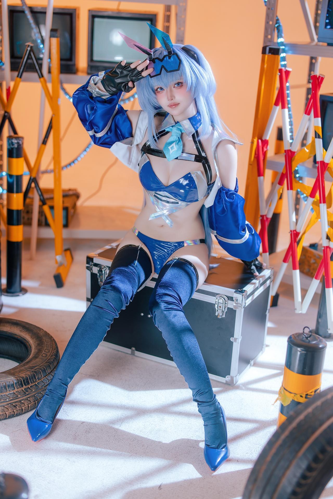 [cosplay] 屿鱼 - 碧蓝航线 花园 ชุดแข่งรถ：ชุดแข่งรถสีน้ำเงิน ฉากมอเตอร์ไซค์ ขาเรียว 82P