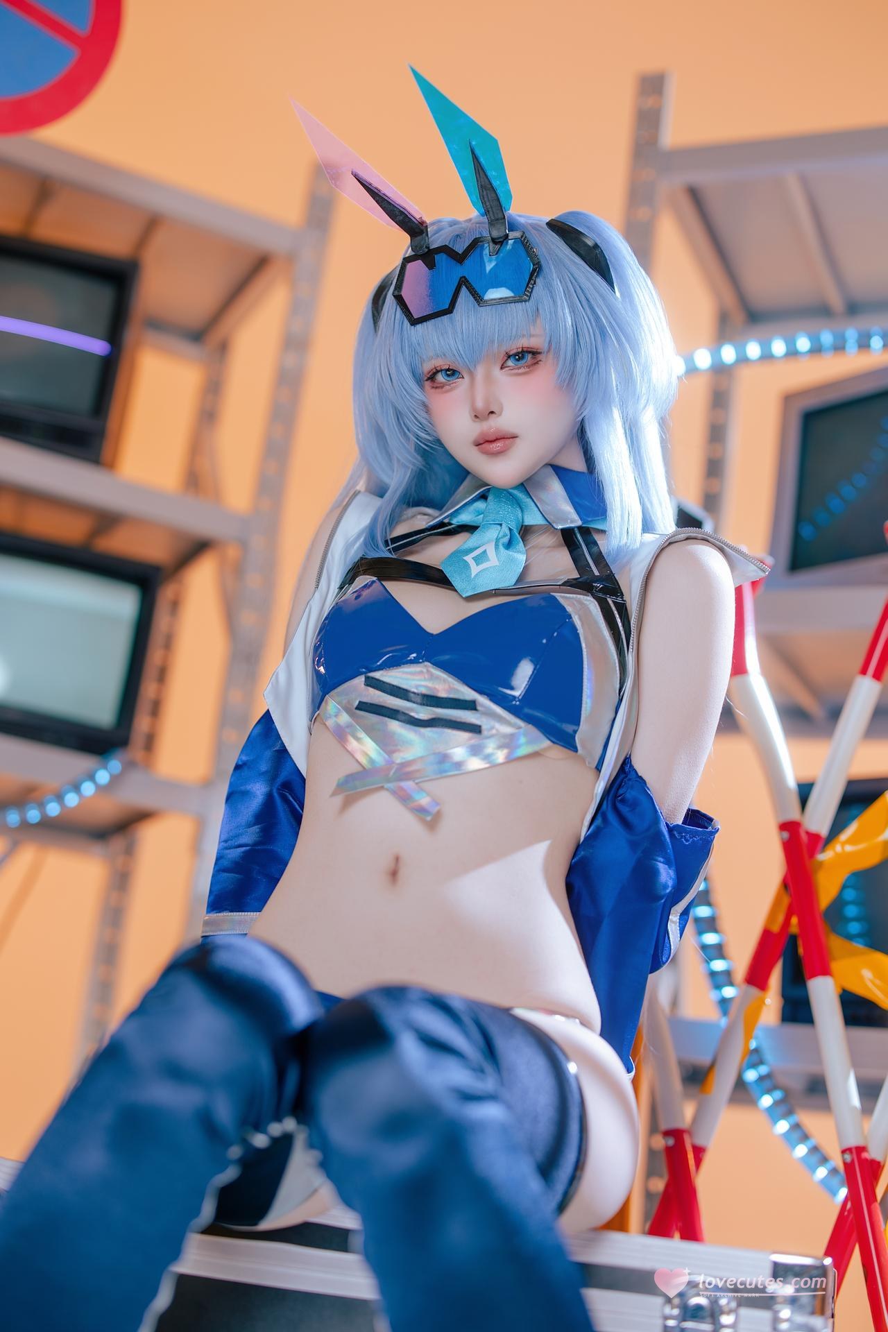 [cosplay] 屿鱼 - 碧蓝航线 花园赛车服：蓝色赛车服机车布景美腿 82P