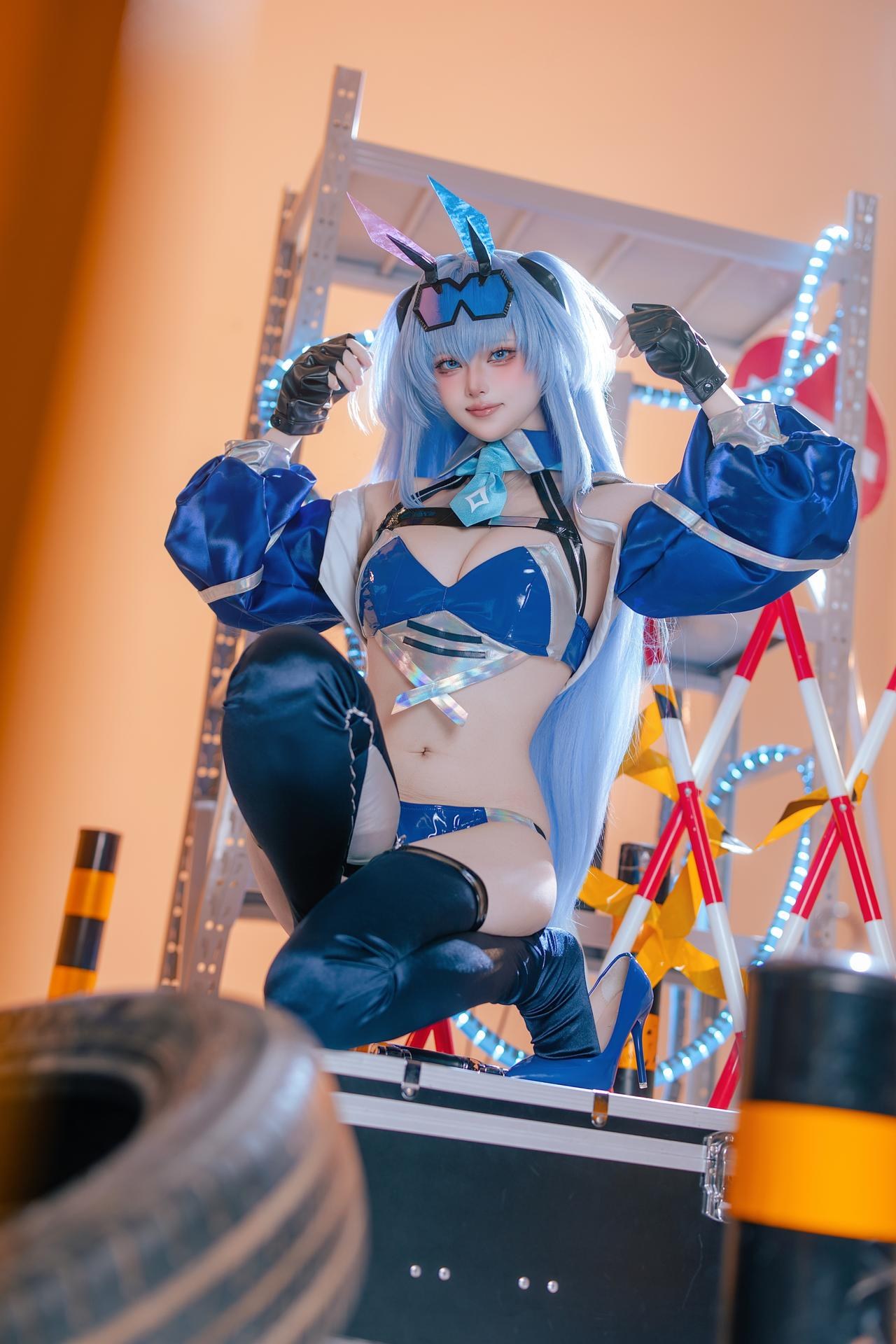 [cosplay] 屿鱼 - 碧蓝航线 花园赛车服：蓝色赛车服机车布景美腿 82P