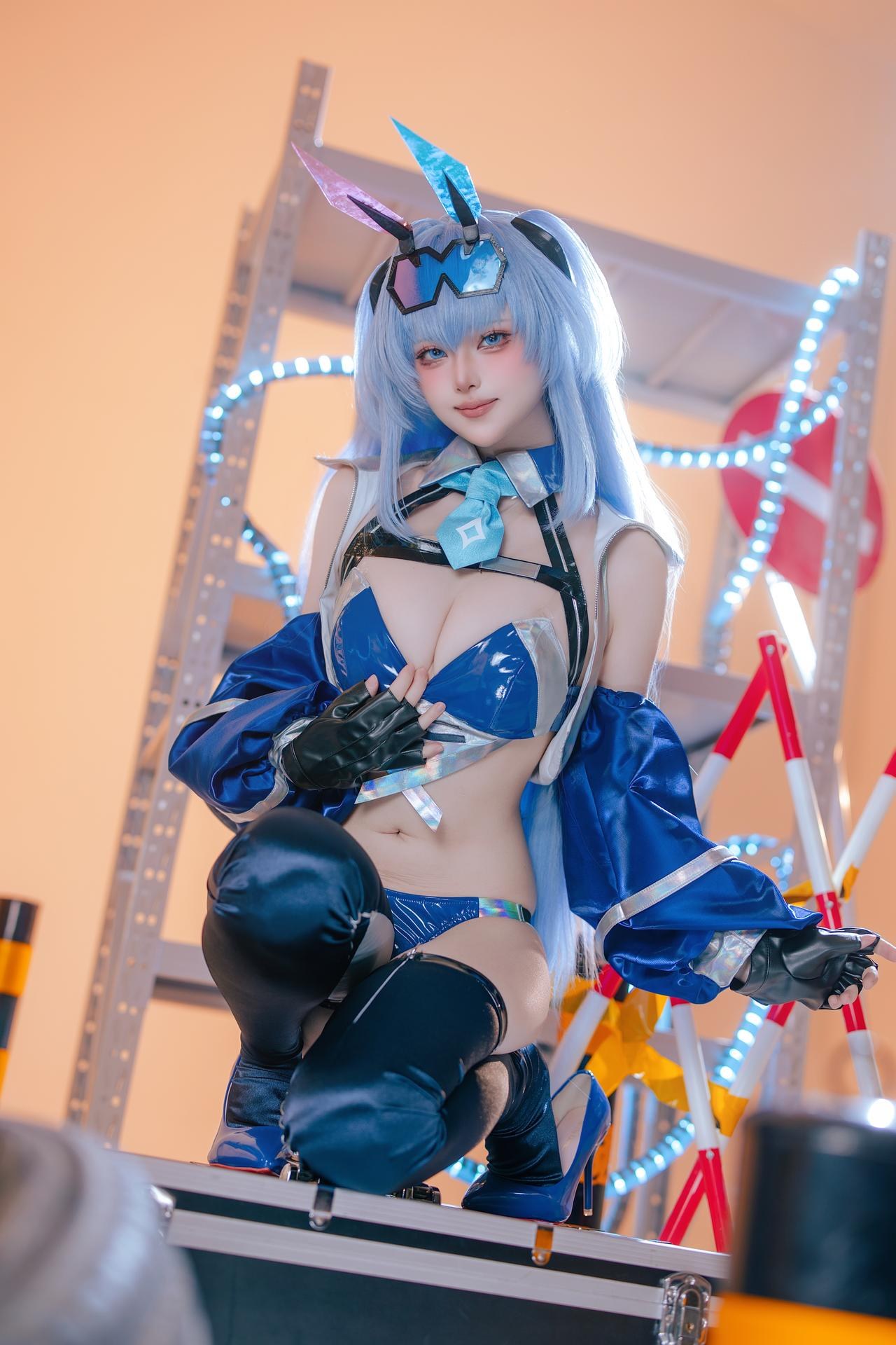 [cosplay] 屿鱼 - 碧蓝航线 花园赛车服：蓝色赛车服机车布景美腿 82P
