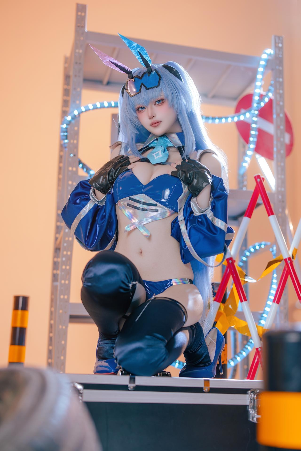 [cosplay] 屿鱼 - 碧蓝航线 花园赛车服：蓝色赛车服机车布景美腿 82P
