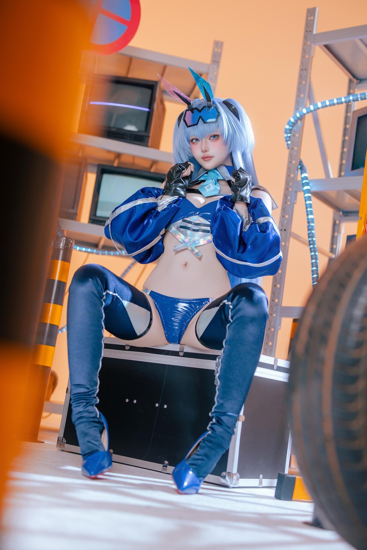 [cosplay] 屿鱼 - 碧蓝航线 花园赛车服：蓝色赛车服机车布景美腿 82P