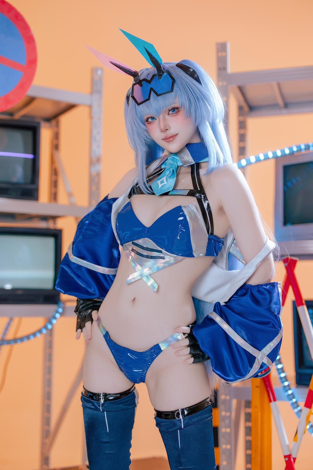 [cosplay] 屿鱼 - 碧蓝航线 花园赛车服：蓝色赛车服机车布景美腿 82P