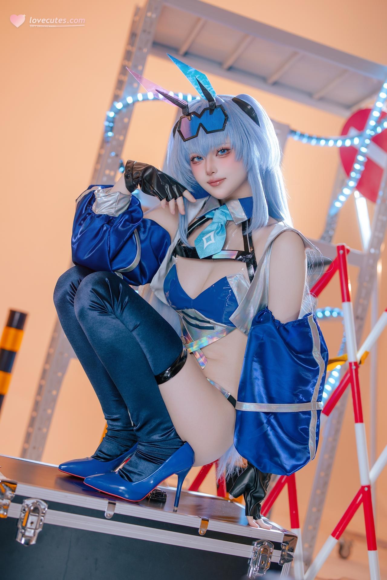 [cosplay] 屿鱼 - 碧蓝航线 花园赛车服：蓝色赛车服机车布景美腿 82P