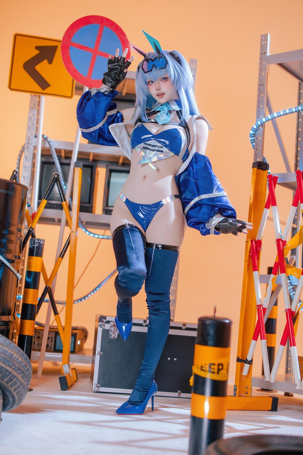 [cosplay] 屿鱼 - 碧蓝航线 花园赛车服：蓝色赛车服机车布景美腿 82P