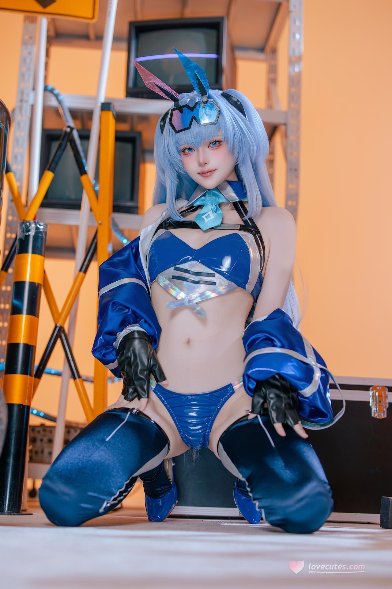 [cosplay] 屿鱼 - 碧蓝航线 花园赛车服：蓝色赛车服机车布景美腿 82P