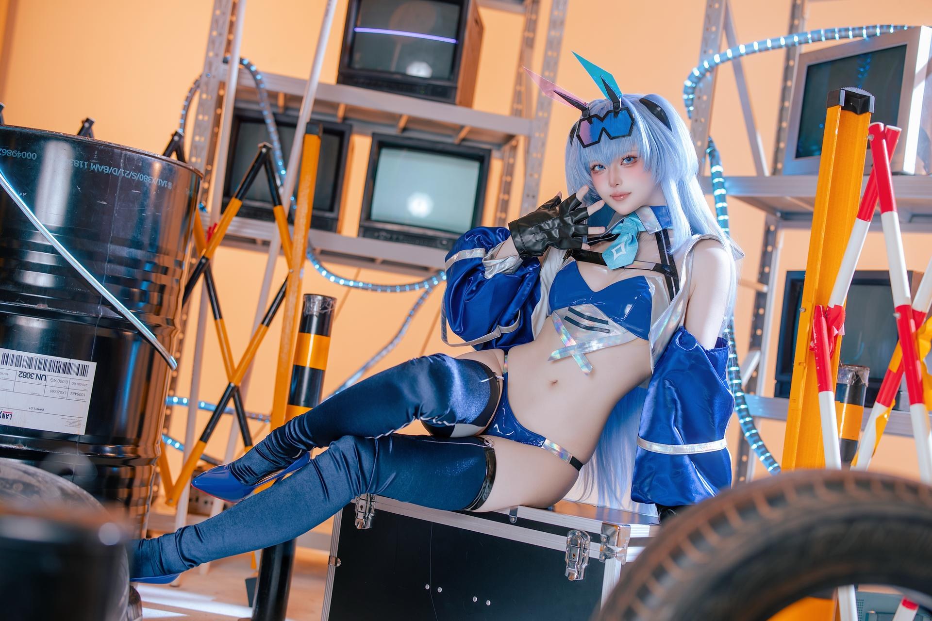 [cosplay] 屿鱼 - 碧蓝航线 花园赛车服：蓝色赛车服机车布景美腿 82P
