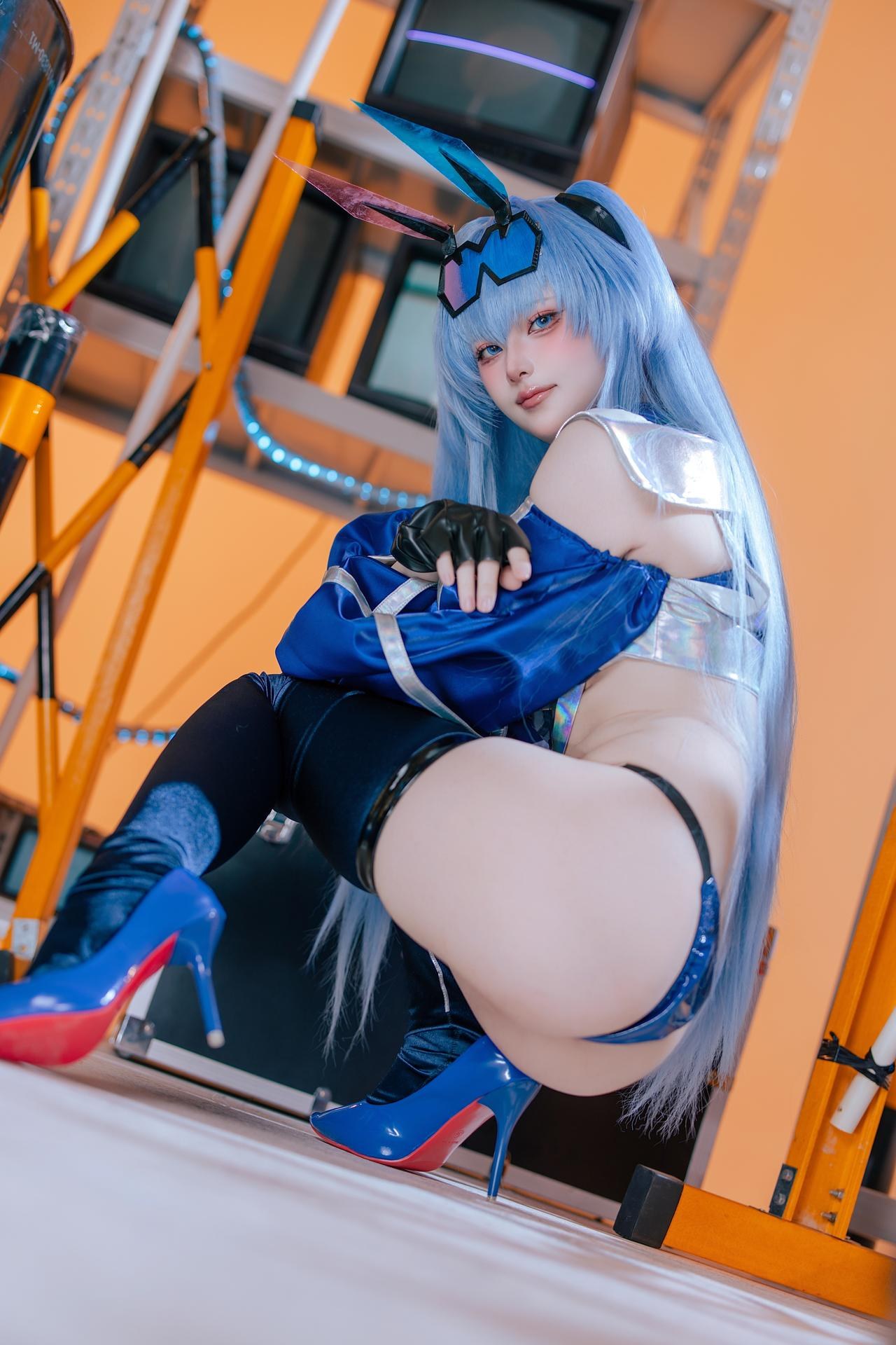 [cosplay] 屿鱼 - 碧蓝航线 花园赛车服：蓝色赛车服机车布景美腿 82P