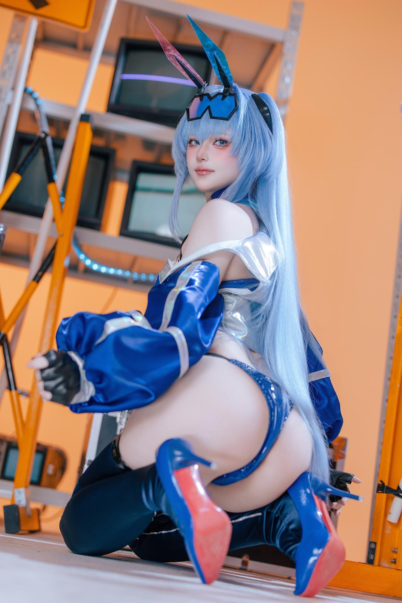 [cosplay] 屿鱼 - 碧蓝航线 花园赛车服：蓝色赛车服机车布景美腿 82P