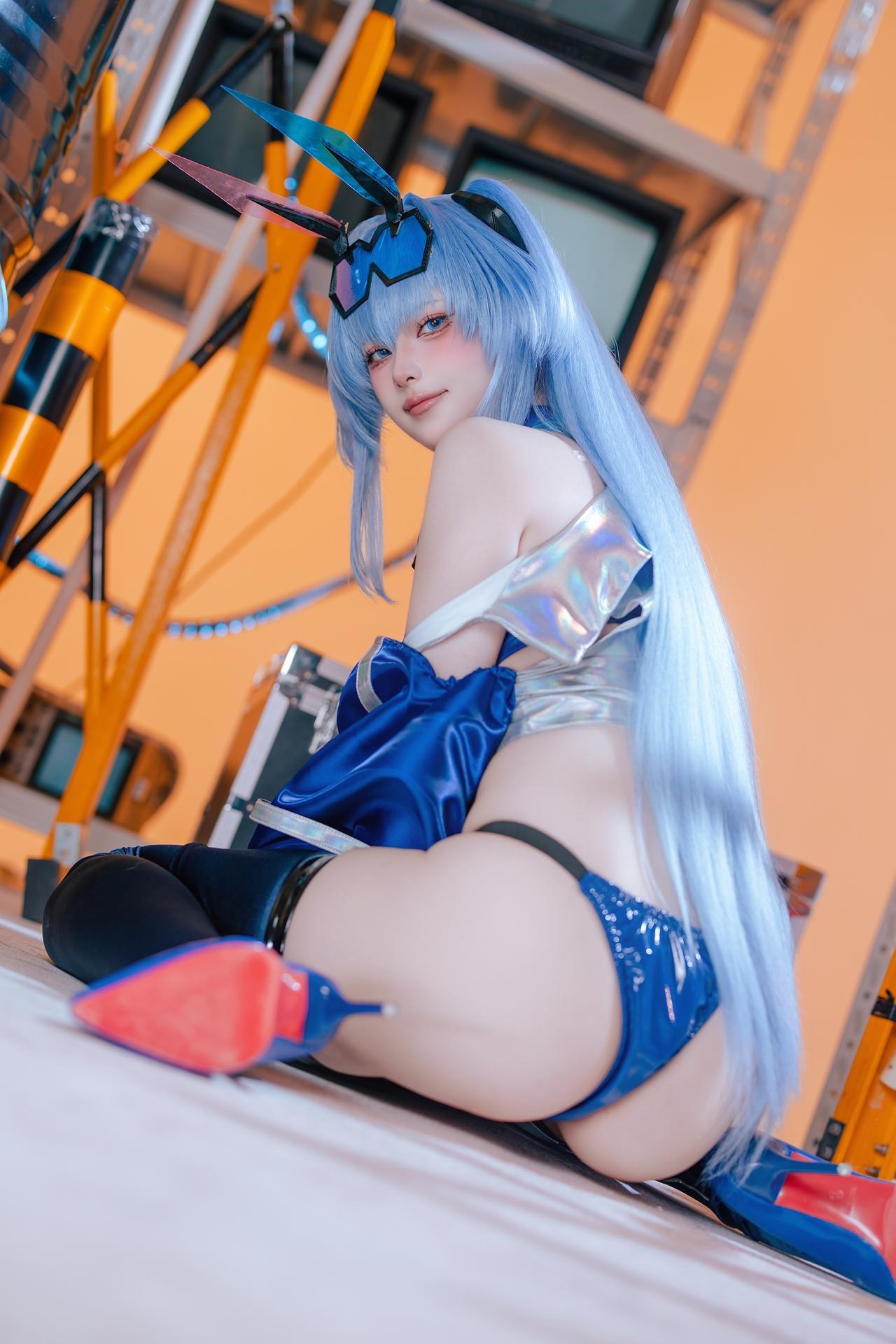 [cosplay] 屿鱼 - 碧蓝航线 花园赛车服：蓝色赛车服机车布景美腿 82P