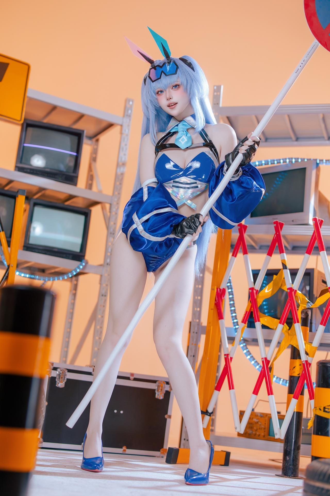 [cosplay] 屿鱼 - 碧蓝航线 花园赛车服：蓝色赛车服机车布景美腿 82P
