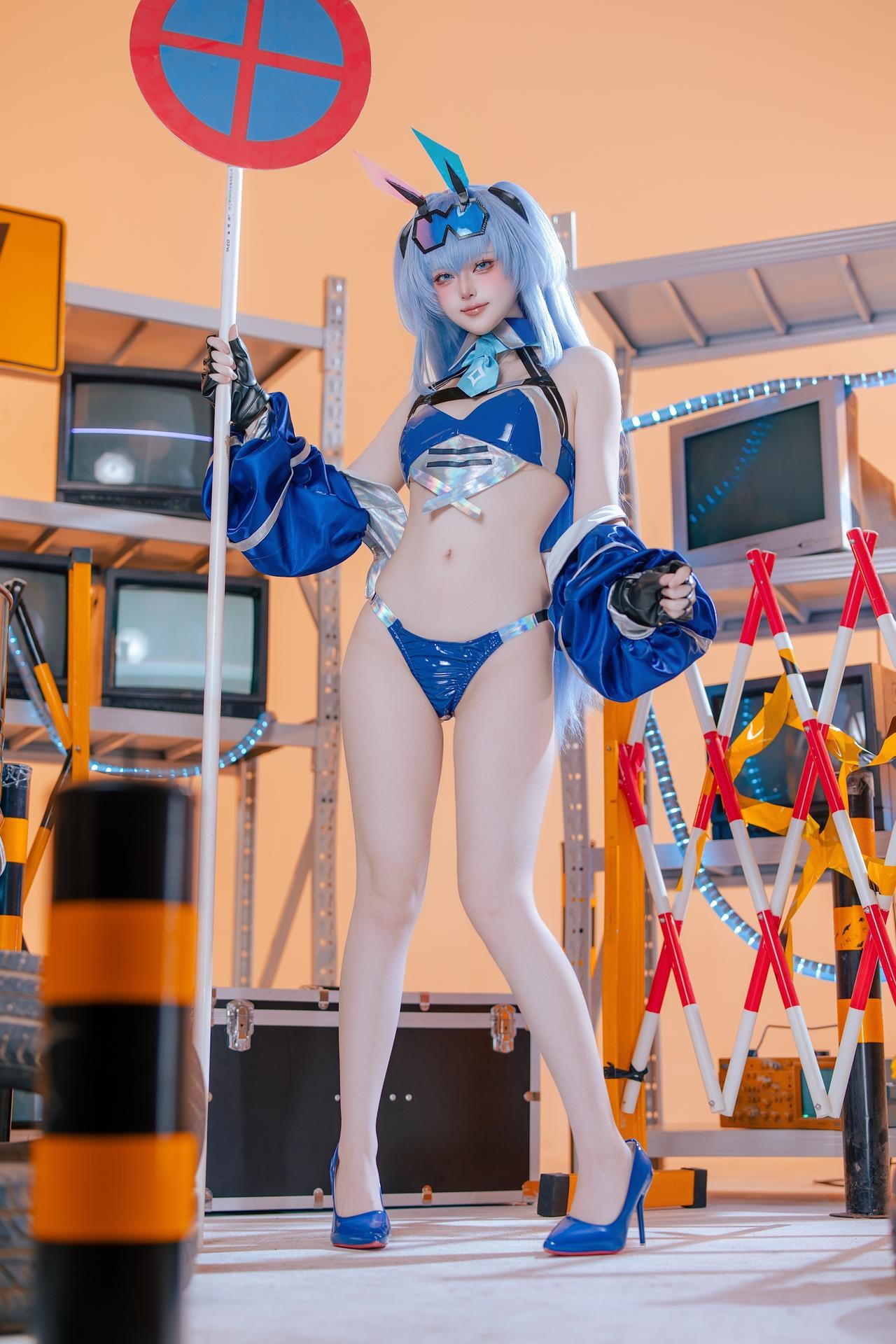 [cosplay] 屿鱼 - 碧蓝航线 花园赛车服：蓝色赛车服机车布景美腿 82P