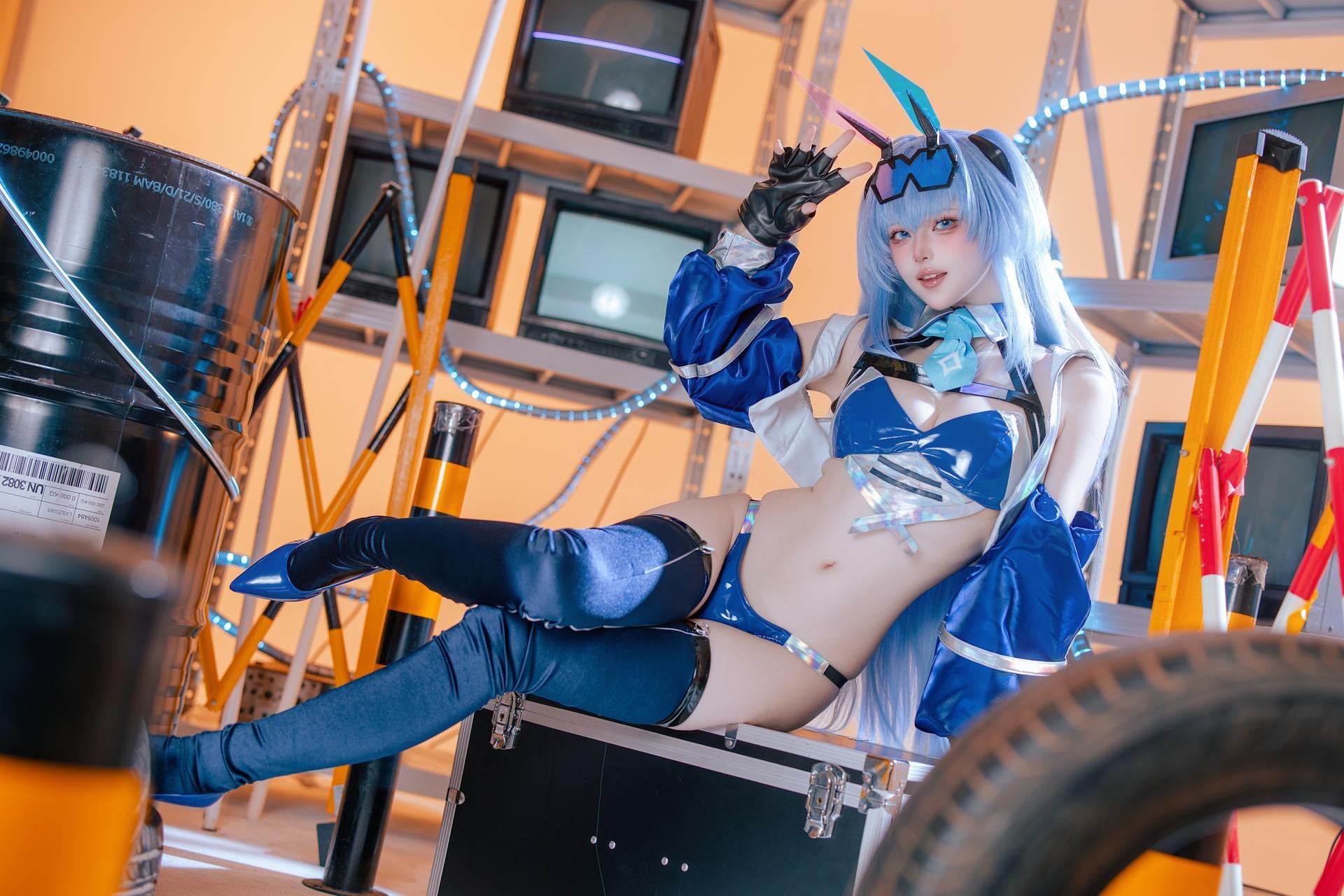 [cosplay] 屿鱼 - 碧蓝航线 花园赛车服：蓝色赛车服机车布景美腿 82P