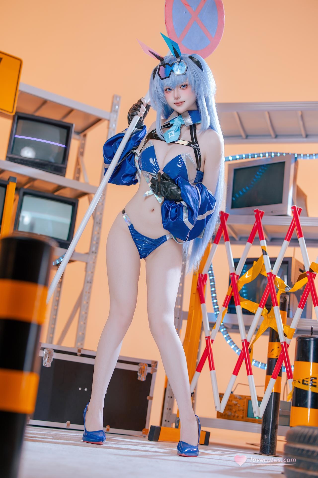 [cosplay] 屿鱼 - 碧蓝航线 花园赛车服：蓝色赛车服机车布景美腿 82P