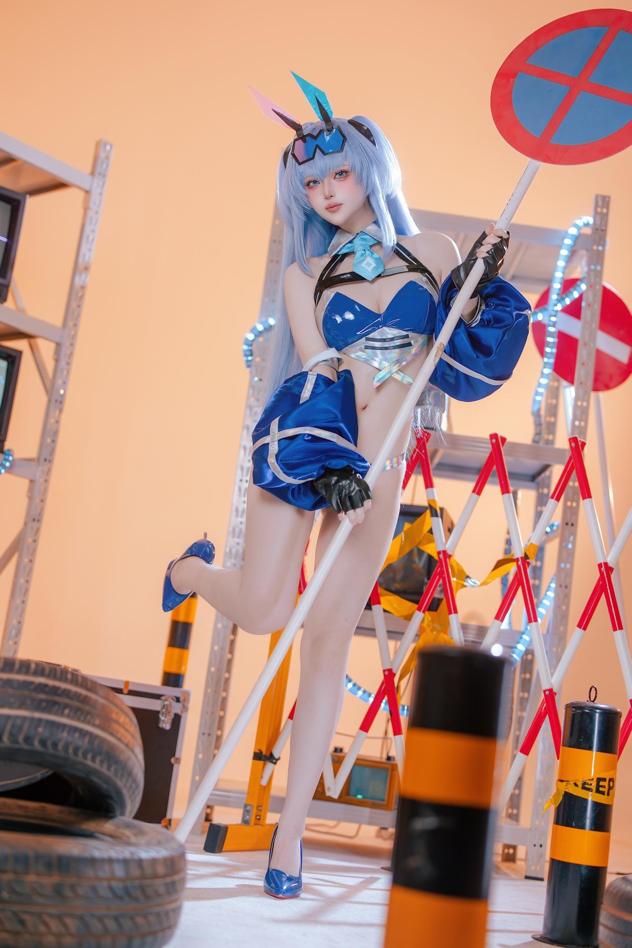 [cosplay] 屿鱼 - 碧蓝航线 花园赛车服：蓝色赛车服机车布景美腿 82P