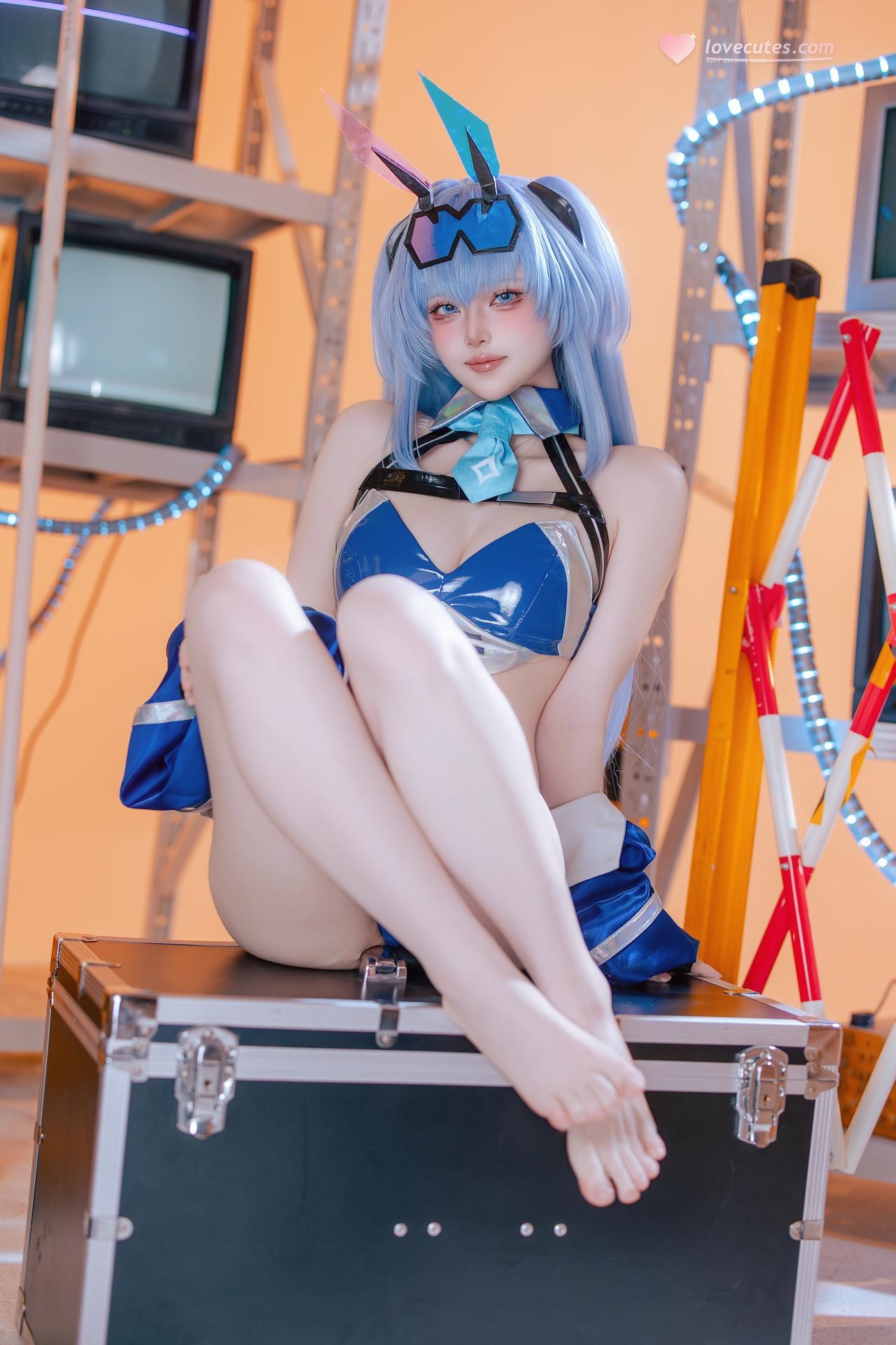 [cosplay] 屿鱼 - 碧蓝航线 花园赛车服：蓝色赛车服机车布景美腿 82P