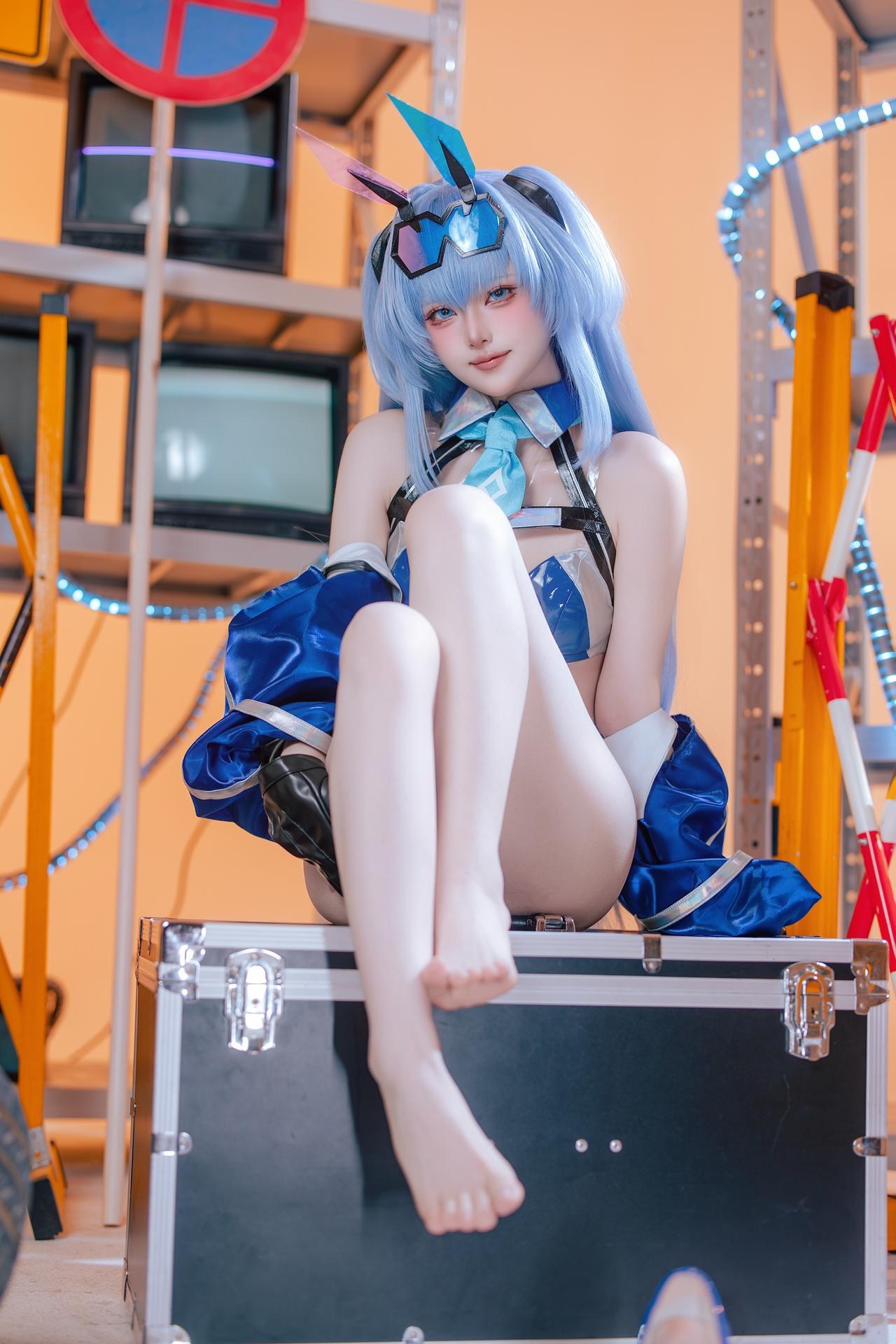 [cosplay] 屿鱼 - 碧蓝航线 花园赛车服：蓝色赛车服机车布景美腿 82P