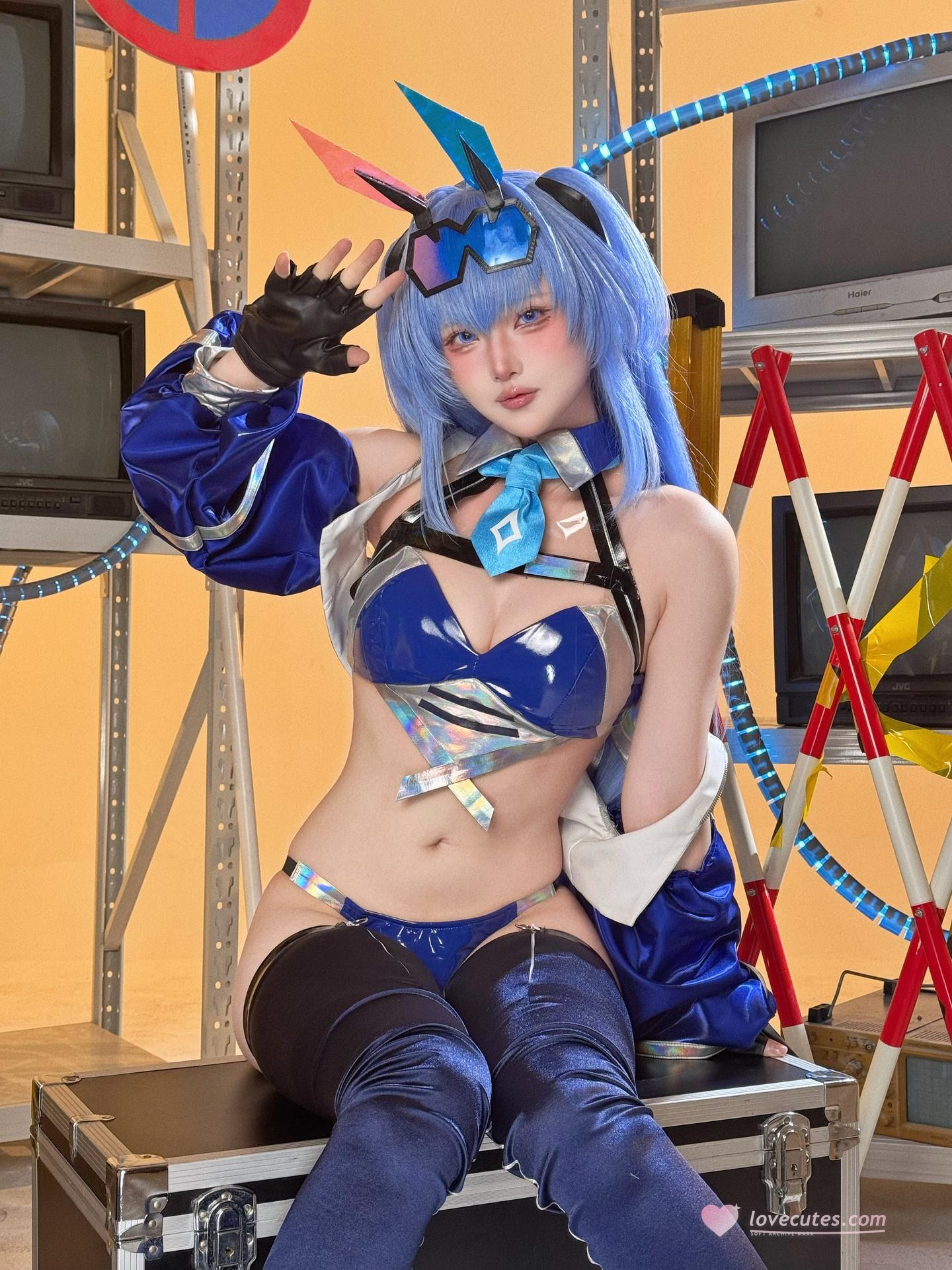 [cosplay] 屿魚 - 碧藍航線 花園賽車服：藍色賽車服機車布景美腿 82P