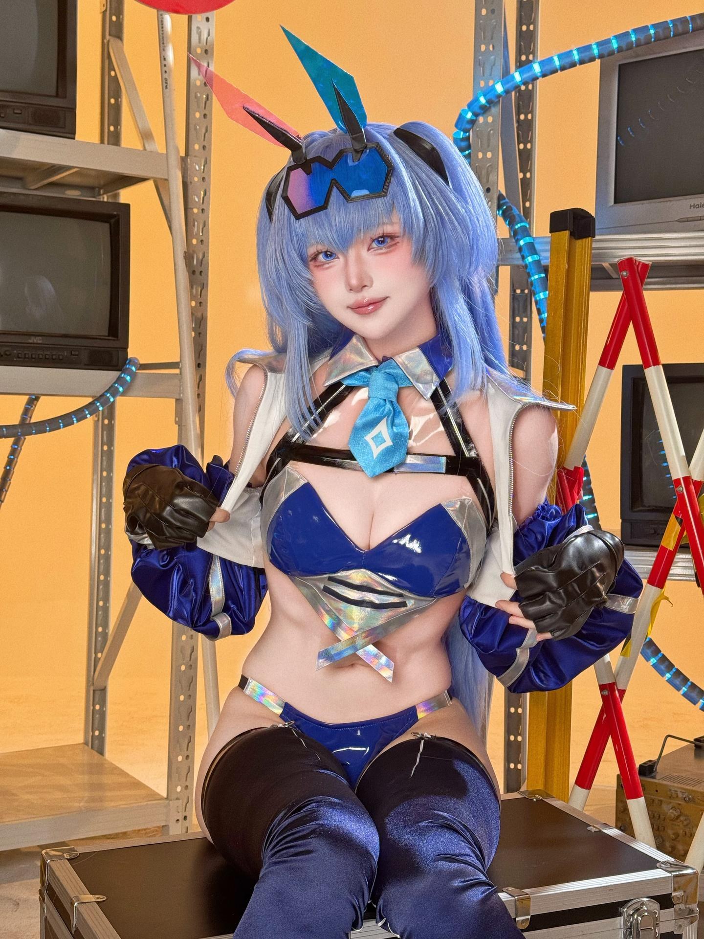 [cosplay] 屿魚 - 碧藍航線 花園賽車服：藍色賽車服機車布景美腿 82P