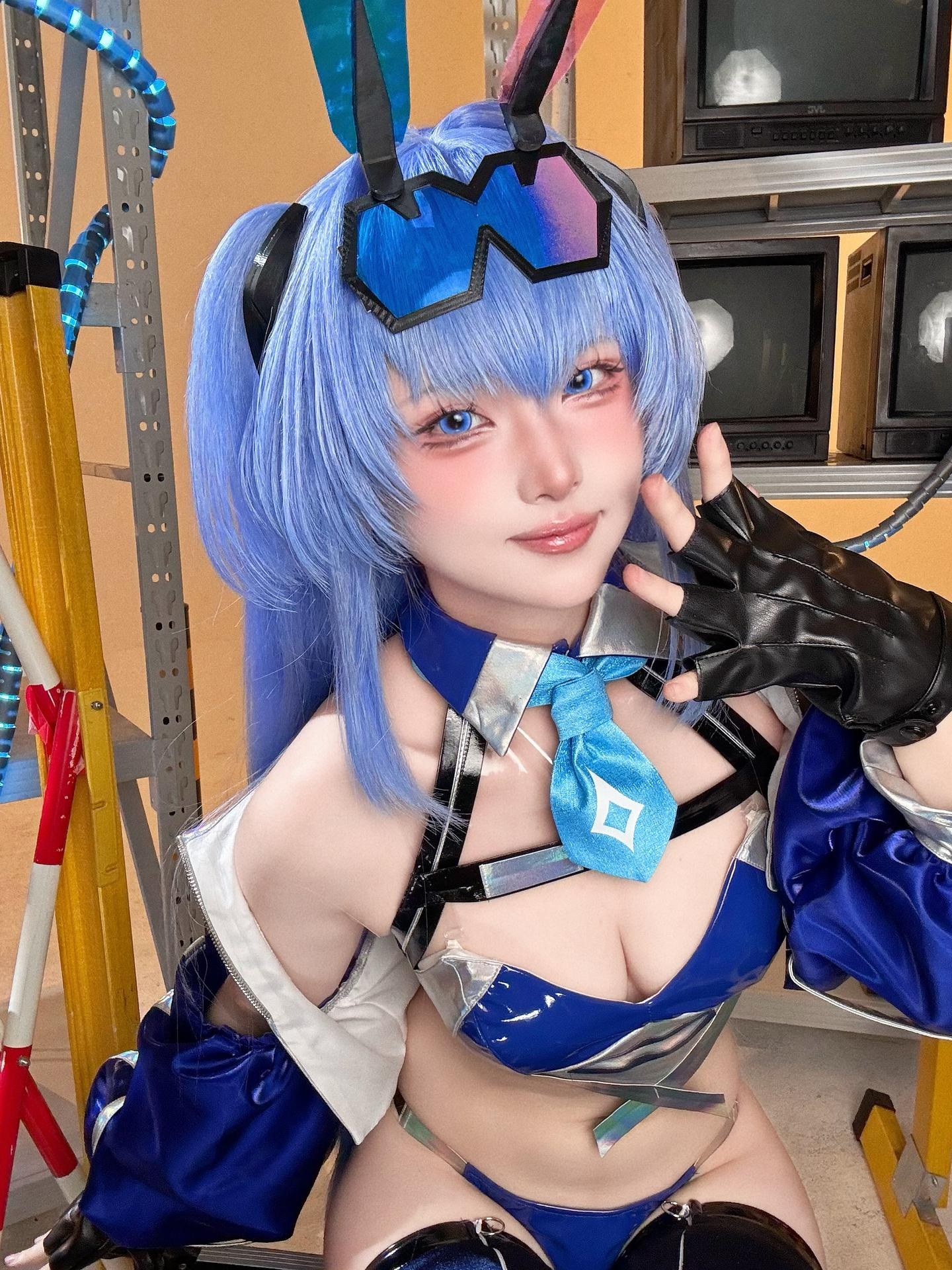 [cosplay] 屿魚 - 碧藍航線 花園賽車服：藍色賽車服機車布景美腿 82P